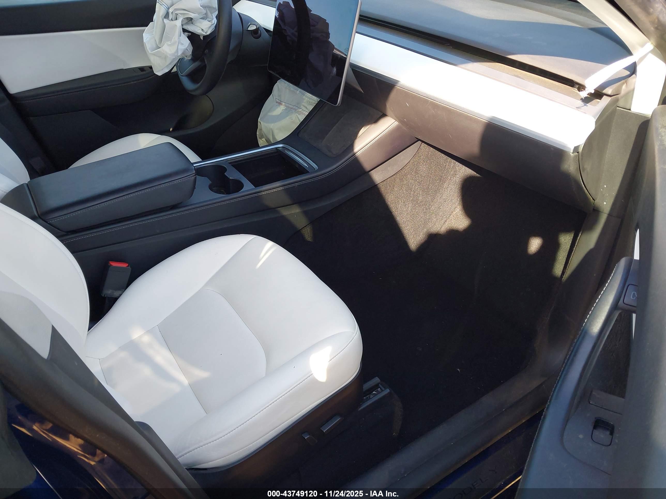 TESLA MODEL image 5