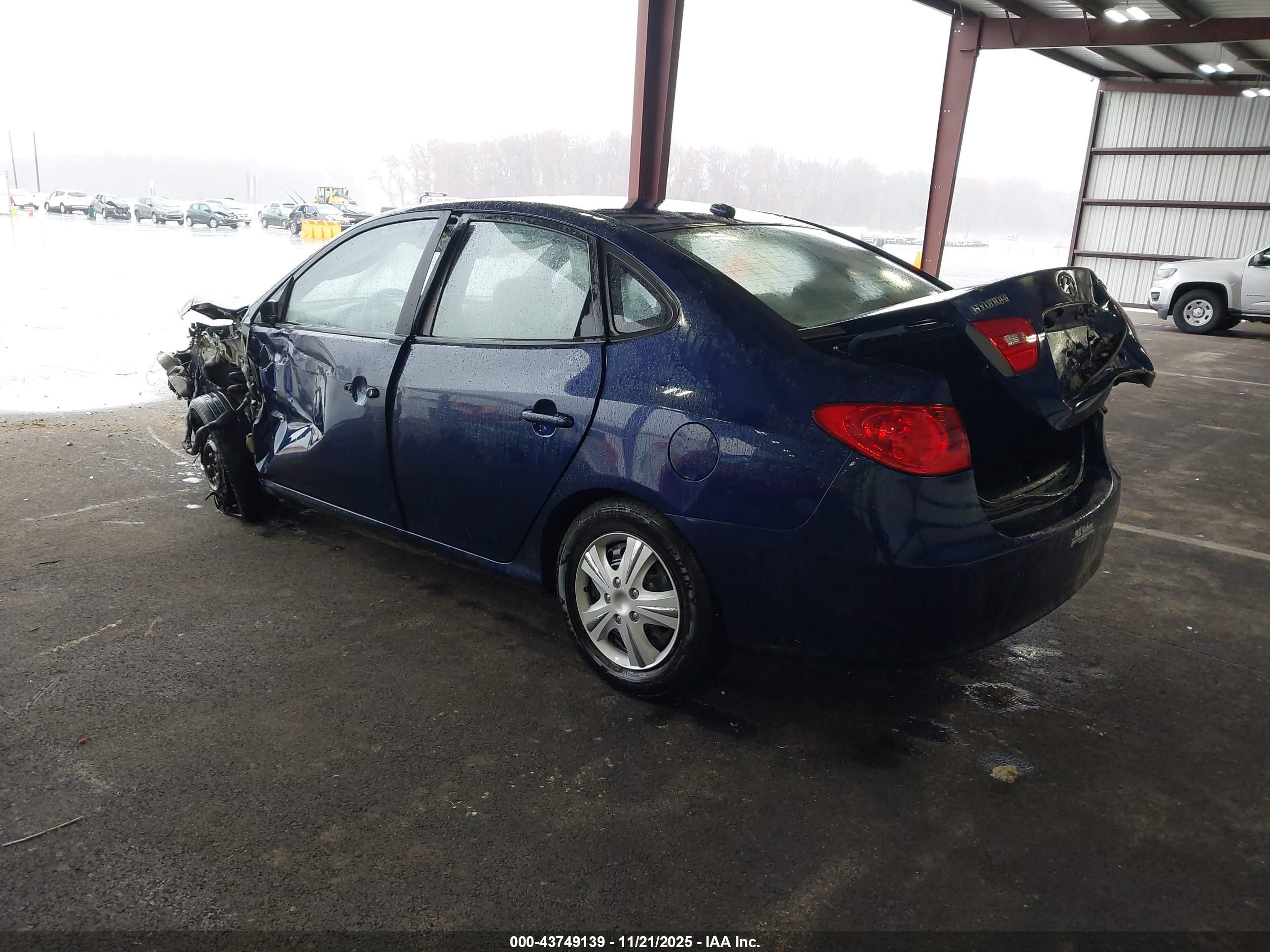 HYUNDAI ELANTRA image 3