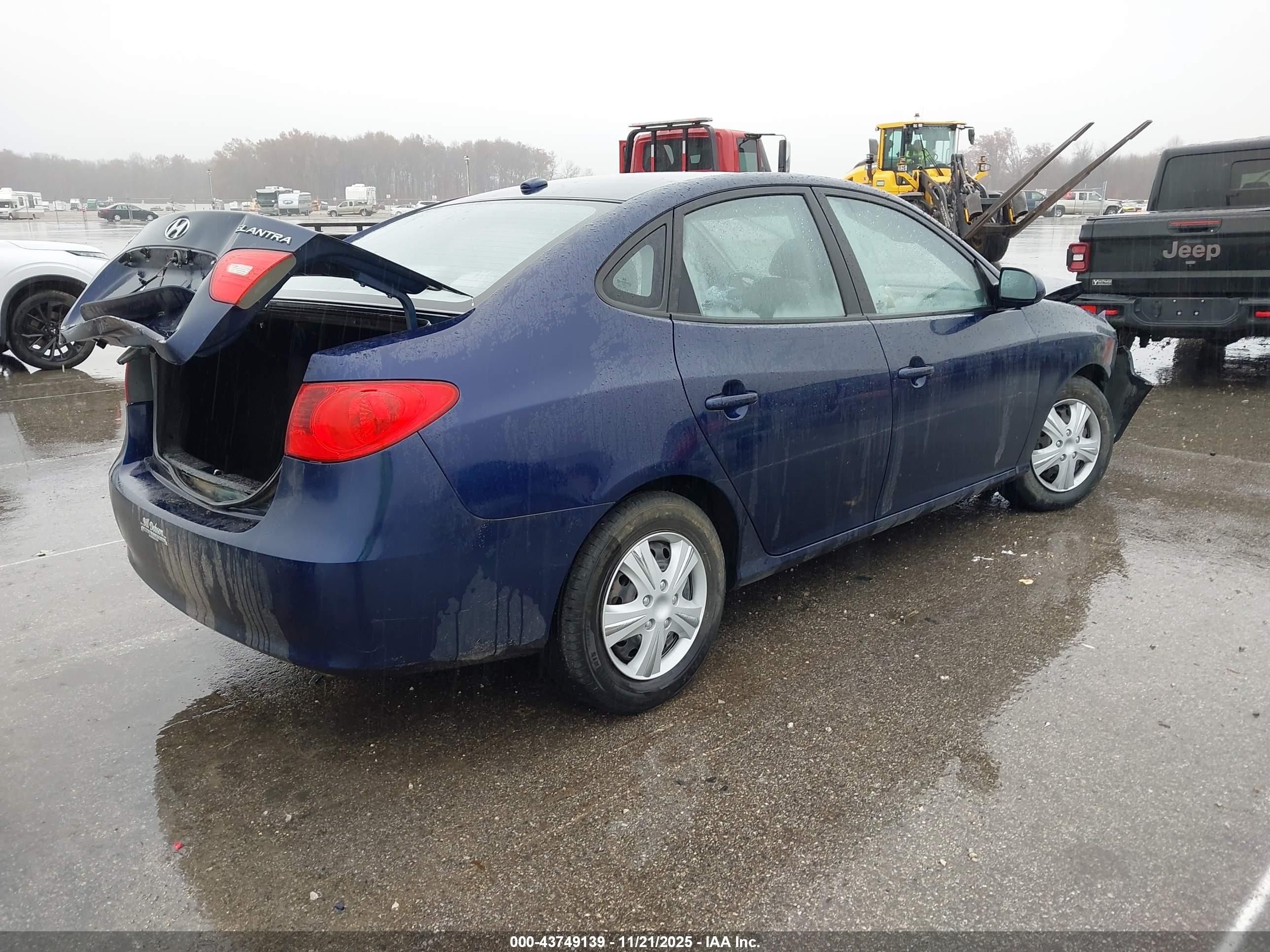 HYUNDAI ELANTRA image 4