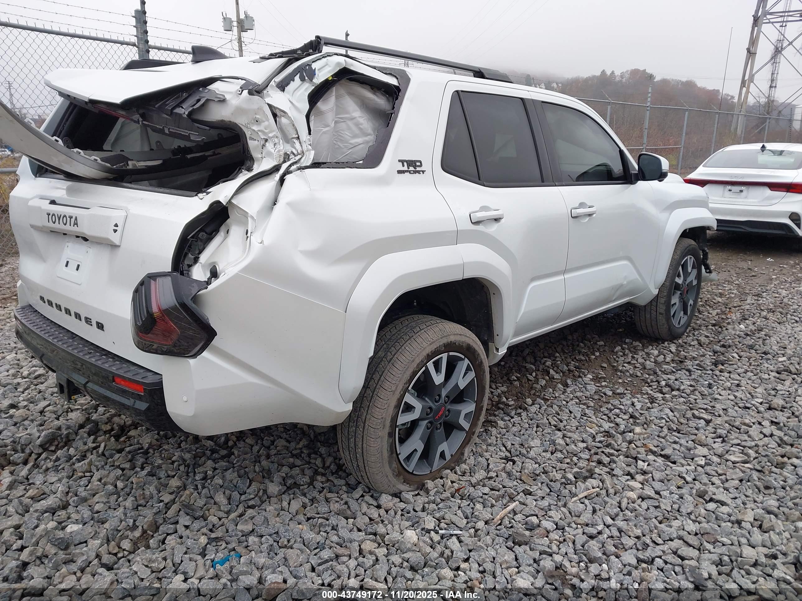 TOYOTA 4RUNNER image 4