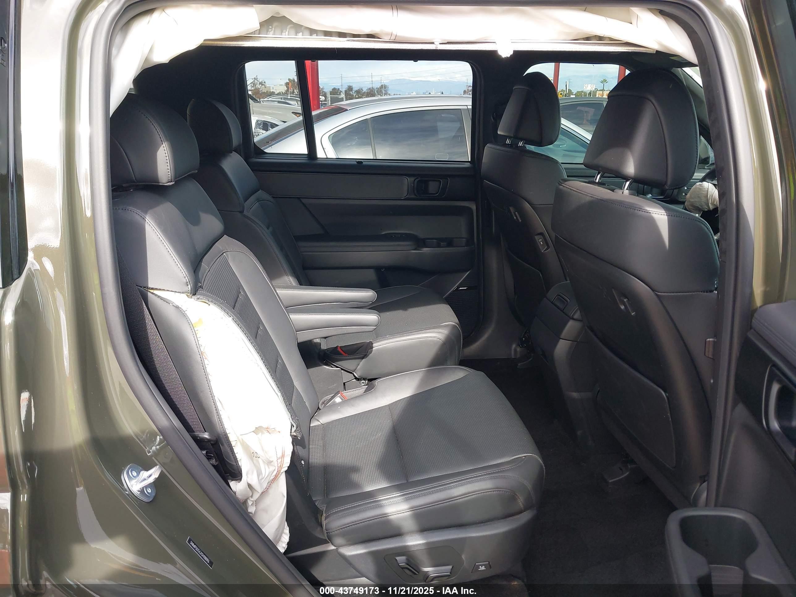 HYUNDAI SANTA image 8