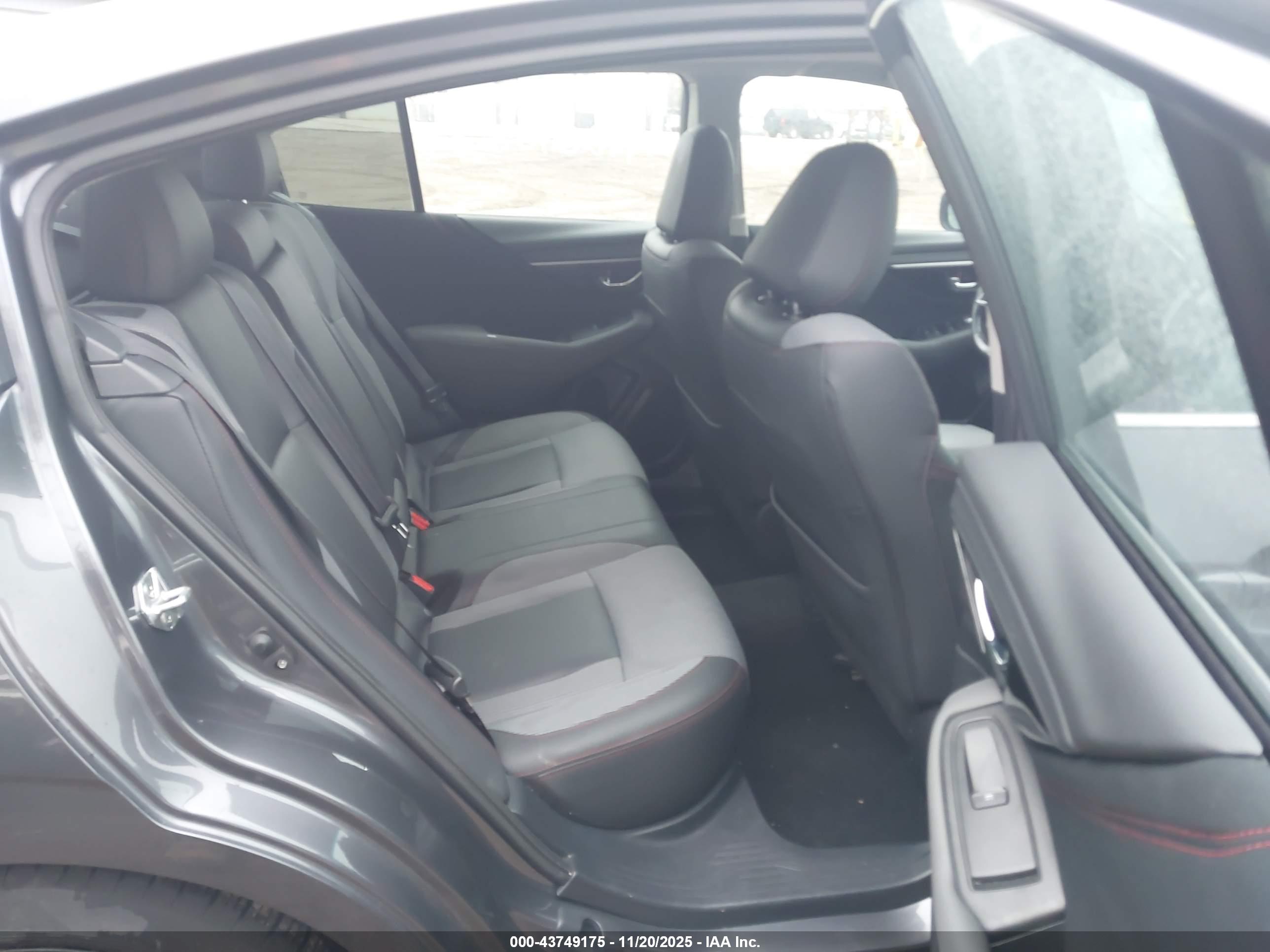SUBARU LEGACY image 8