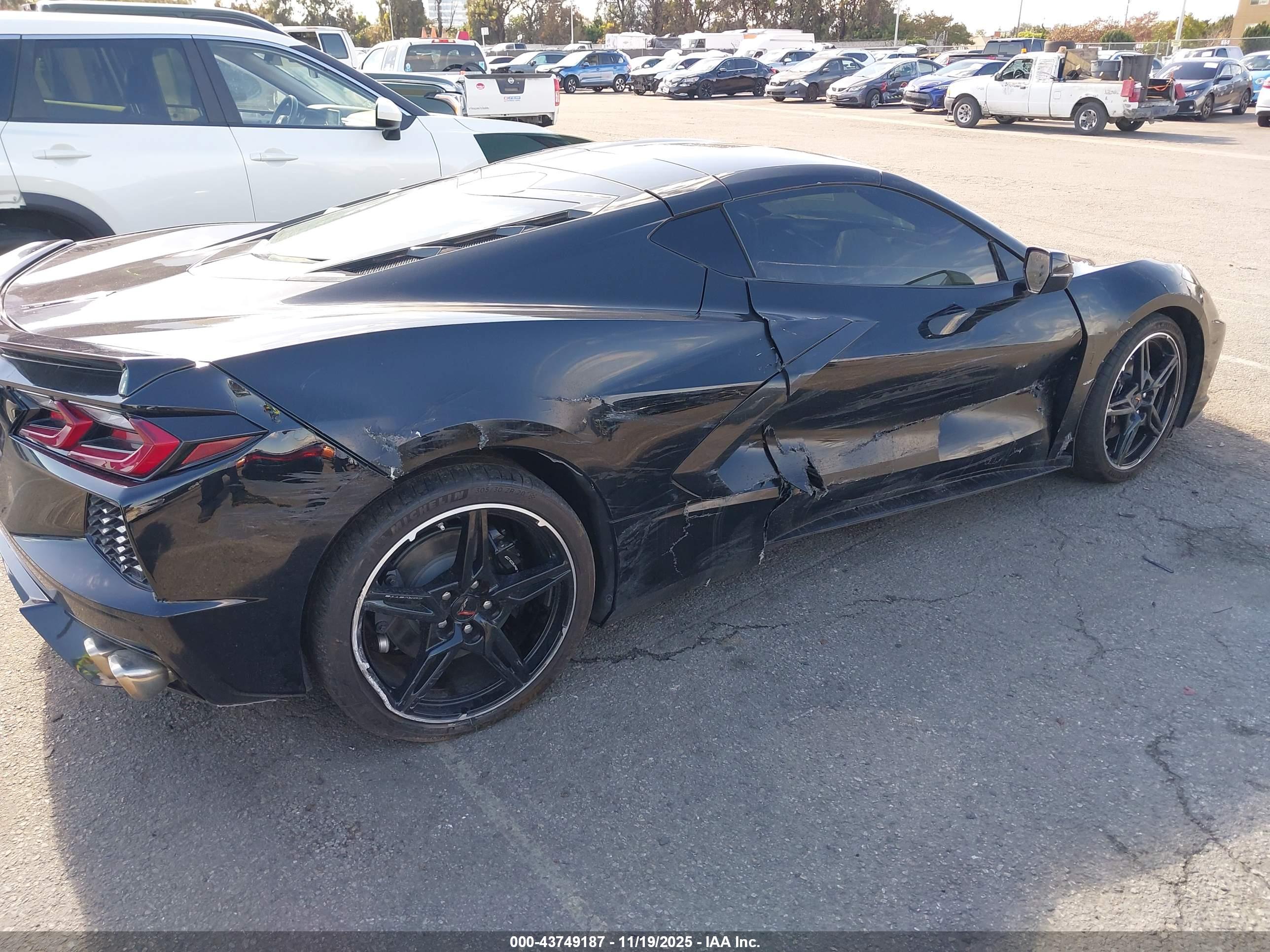 CHEVROLET CORVETTE image 6