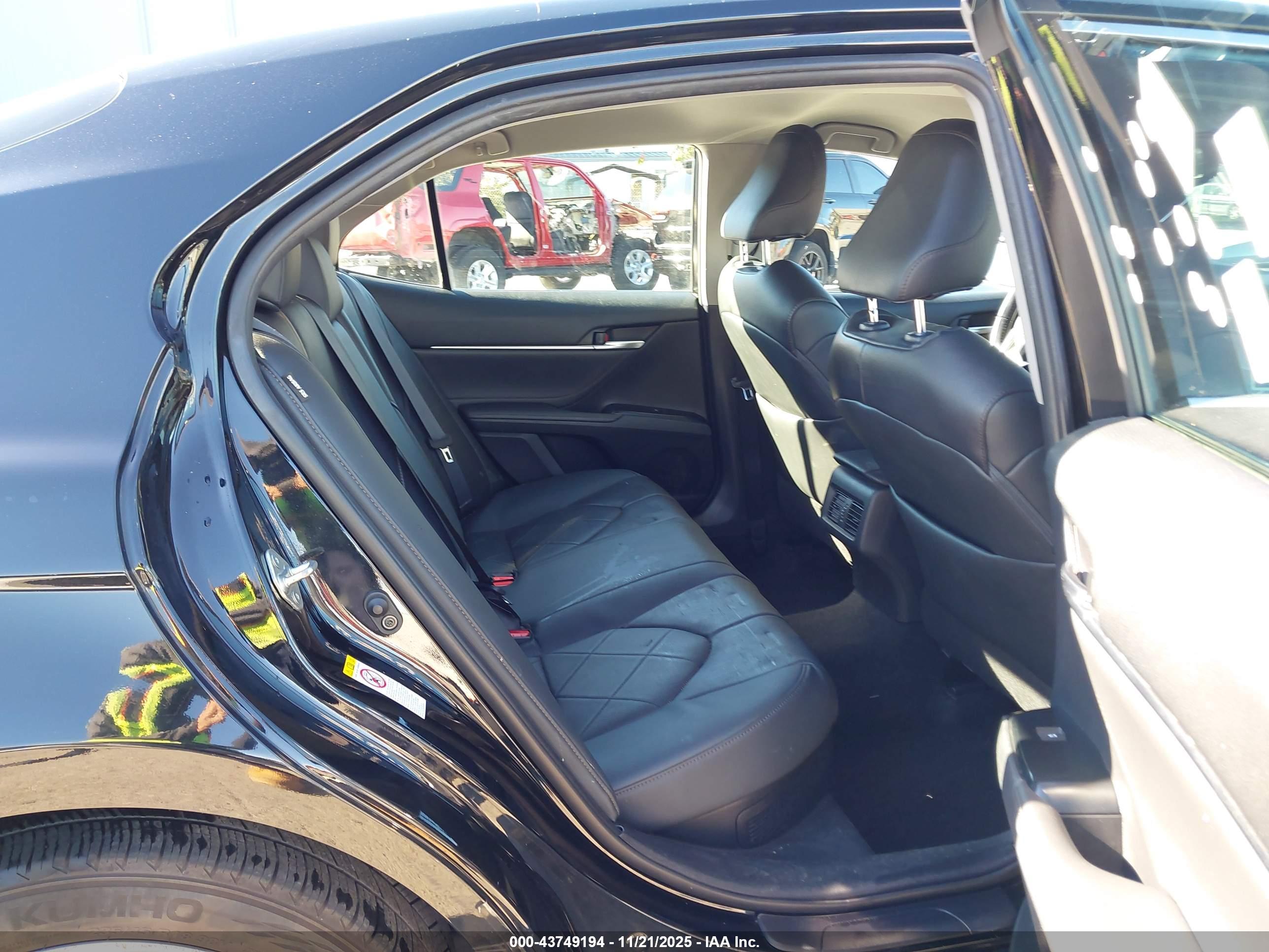 TOYOTA CAMRY image 8