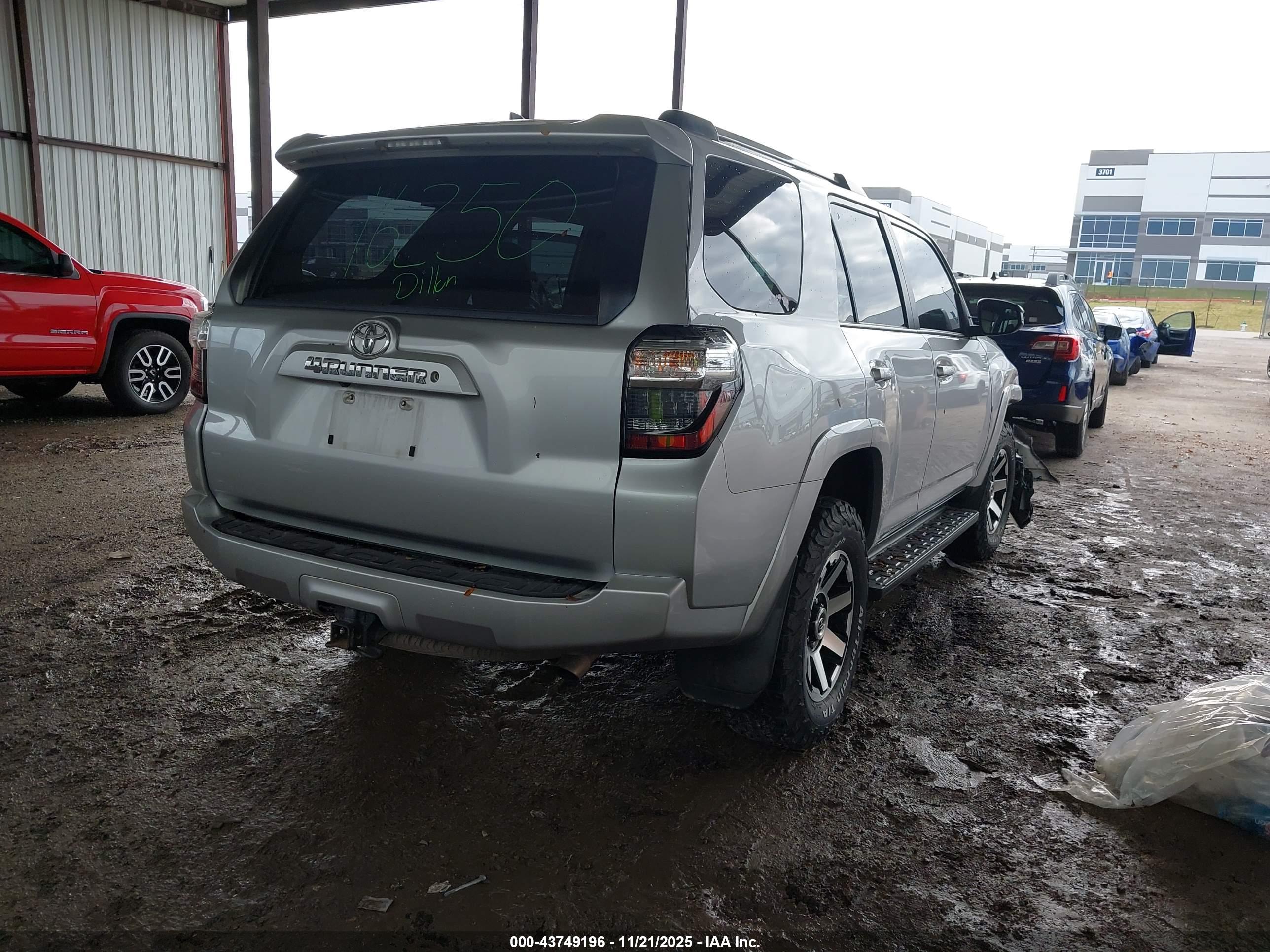TOYOTA 4RUNNER image 4