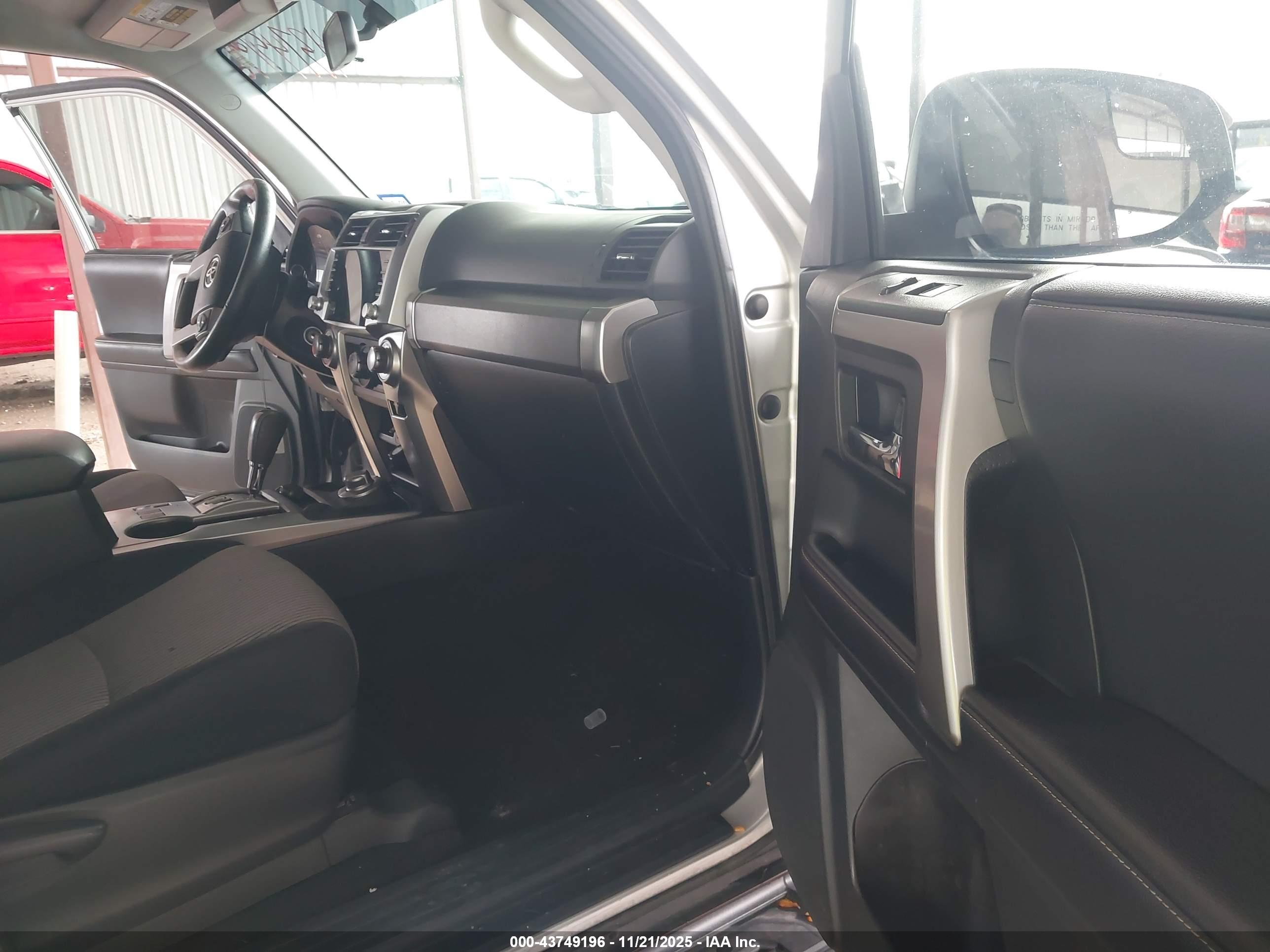 TOYOTA 4RUNNER image 5