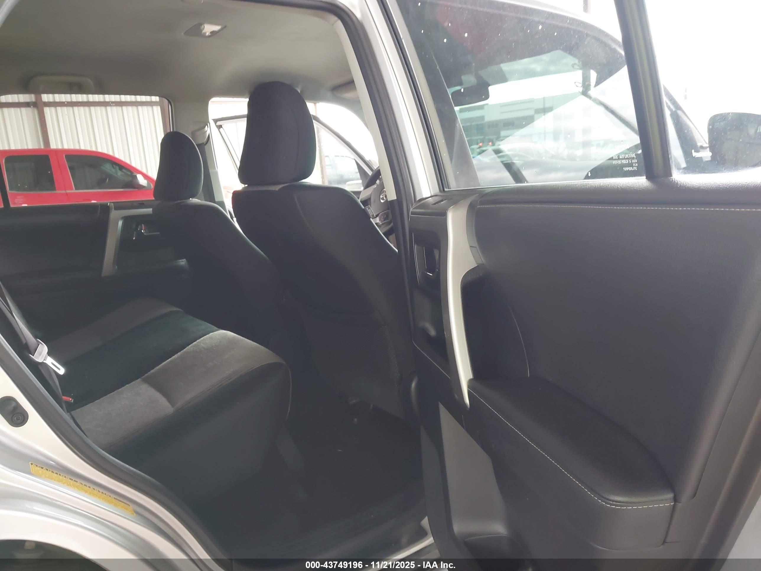 TOYOTA 4RUNNER image 8