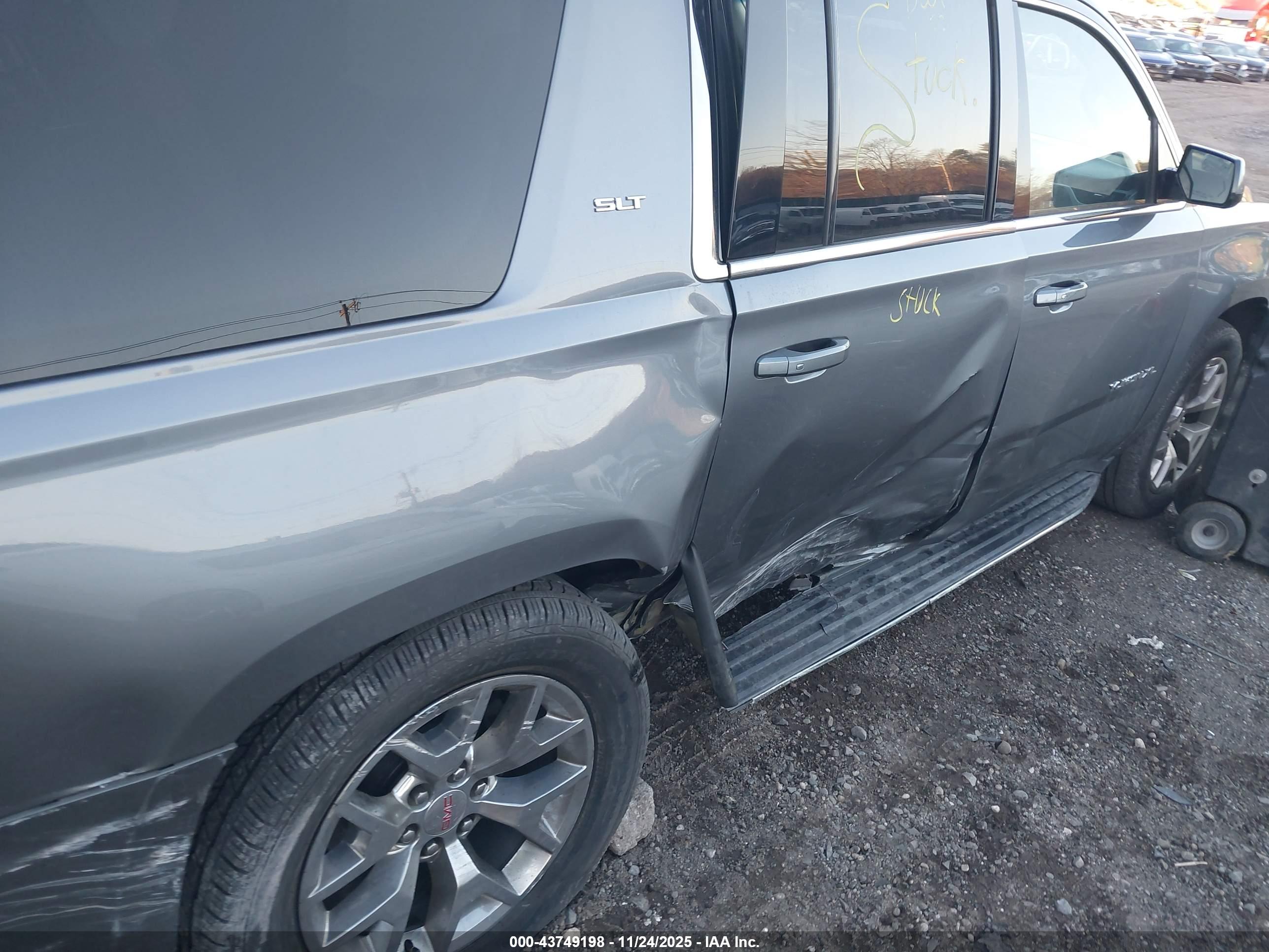 GMC YUKON image 6