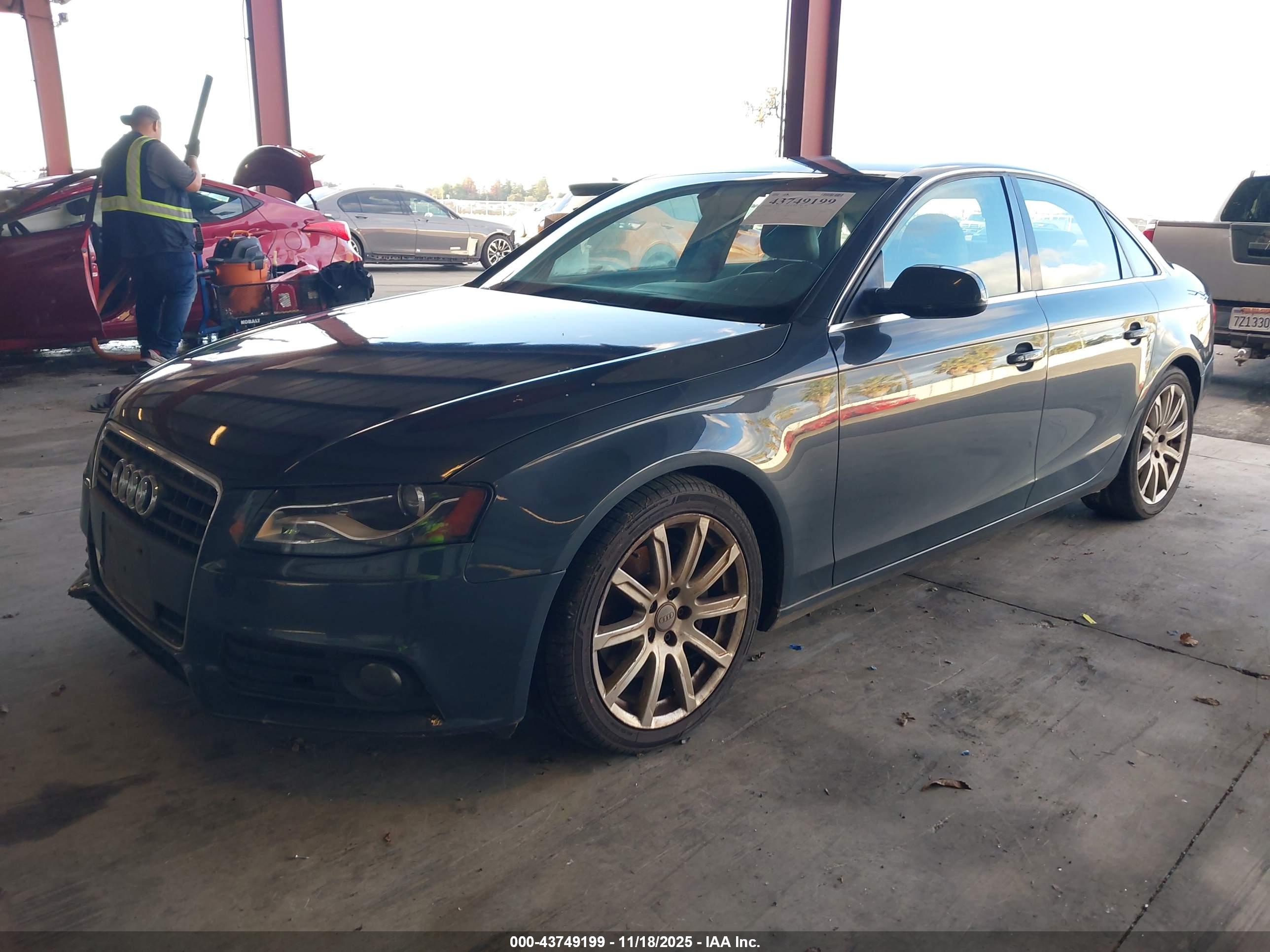 AUDI A4 image 2