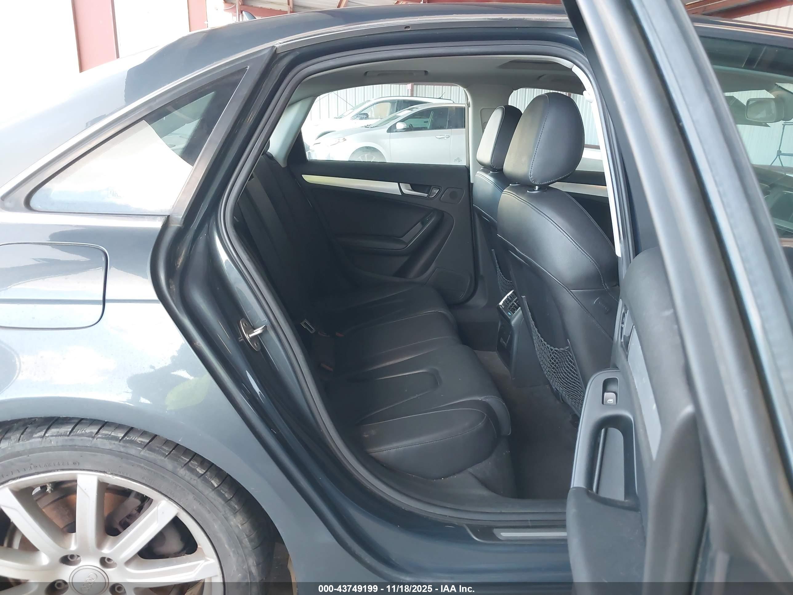 AUDI A4 image 8