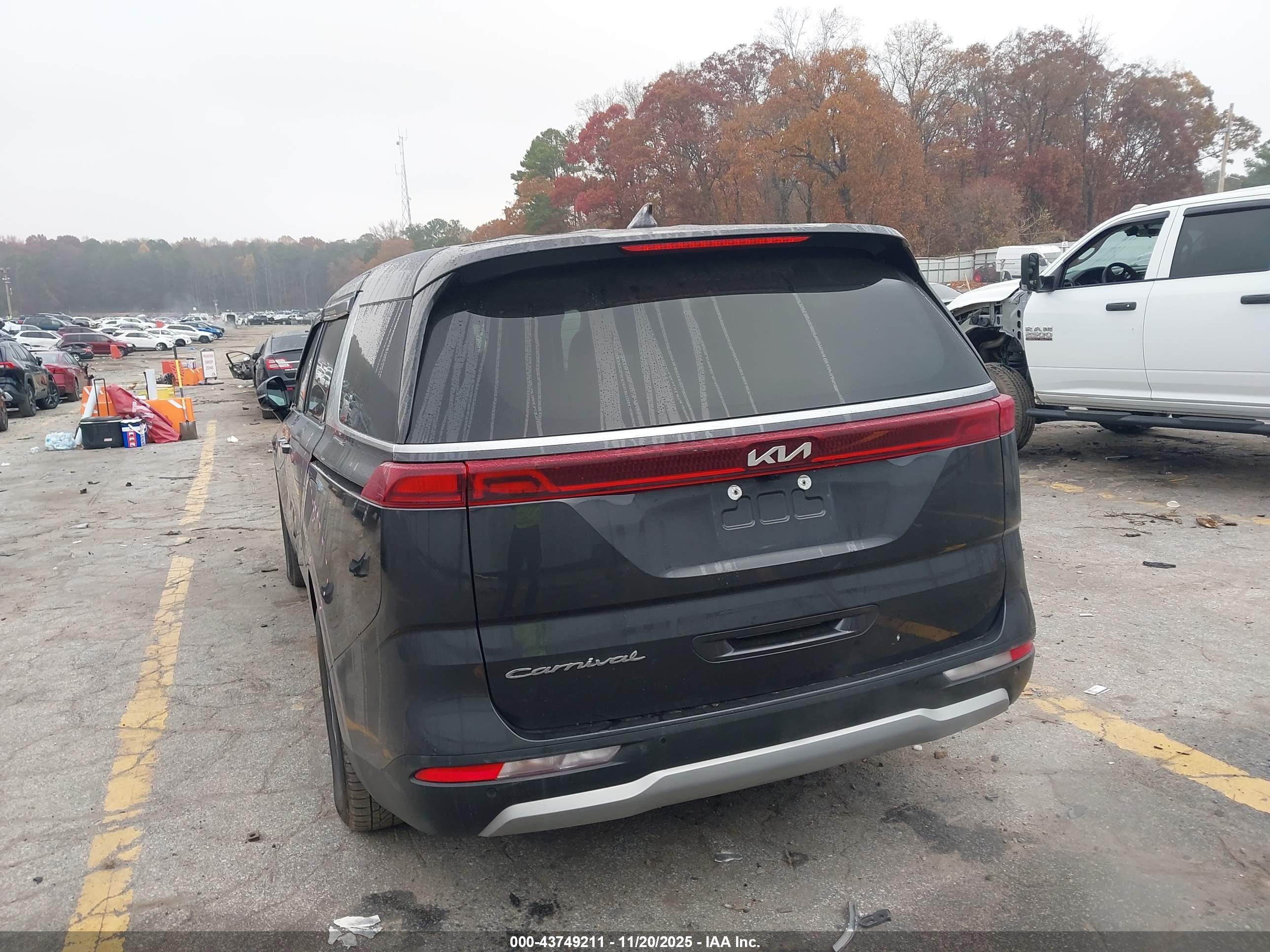KIA CARNIVAL image 3