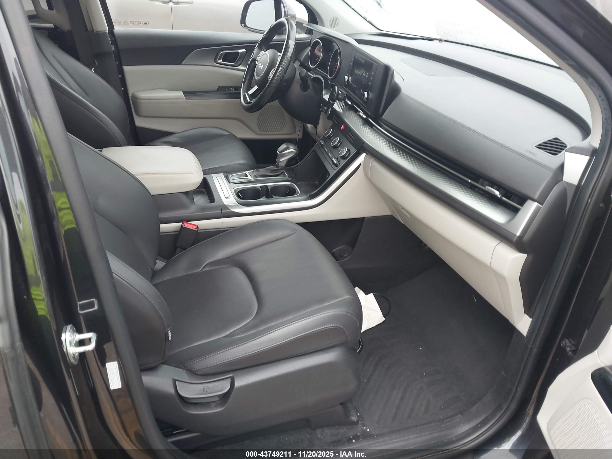 KIA CARNIVAL image 5