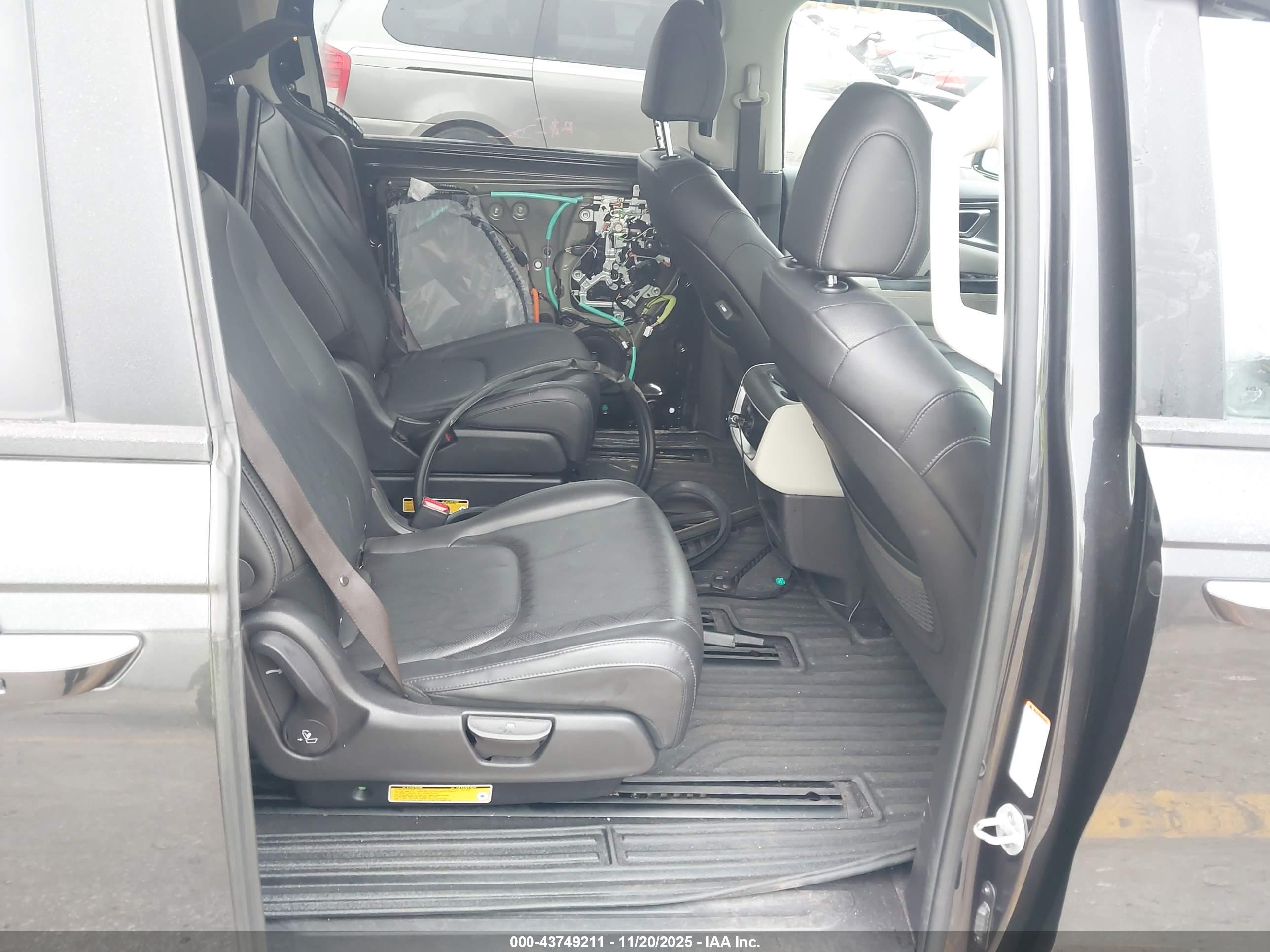 KIA CARNIVAL image 8