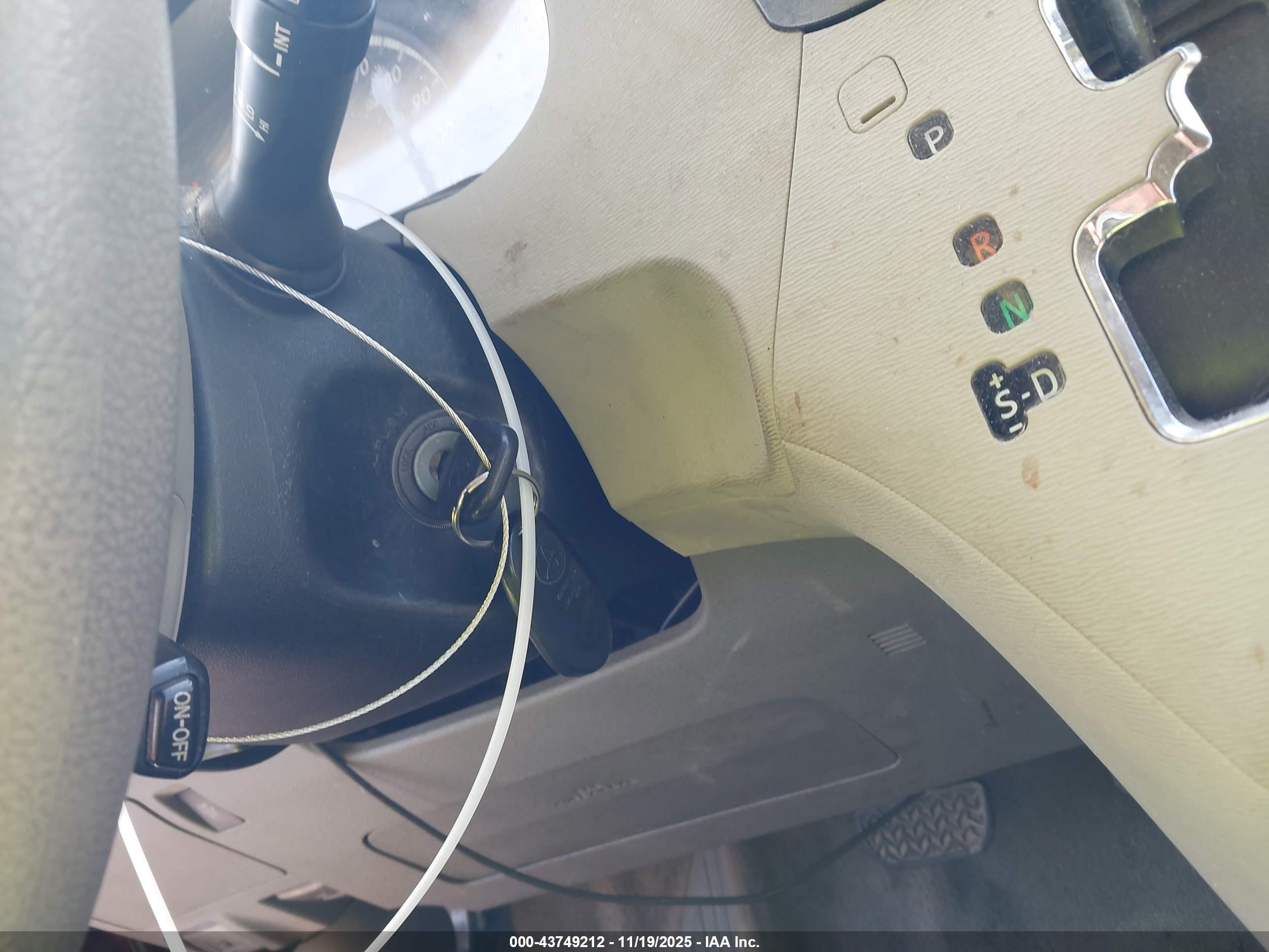 TOYOTA SIENNA image 11