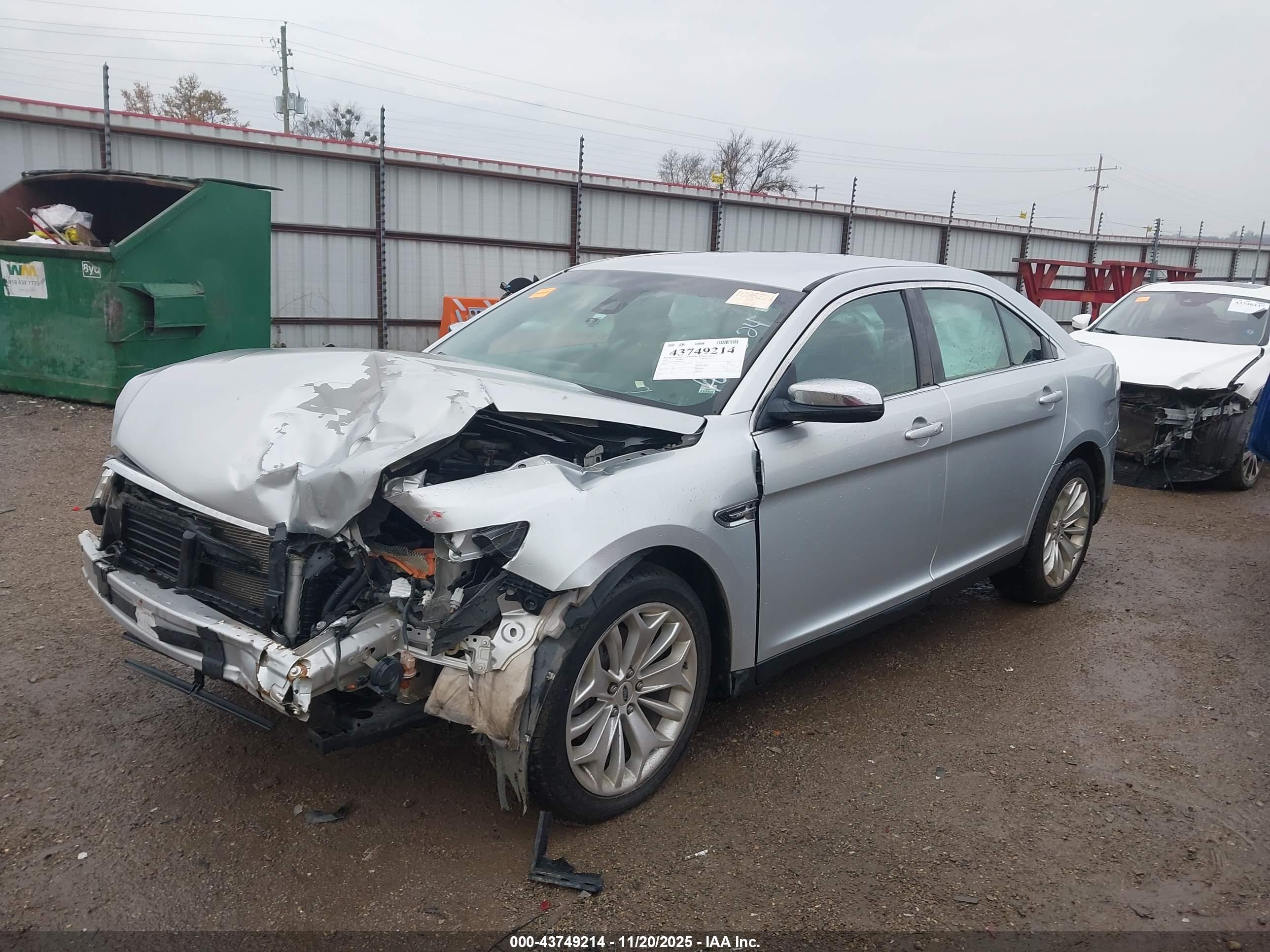 FORD TAURUS image 2