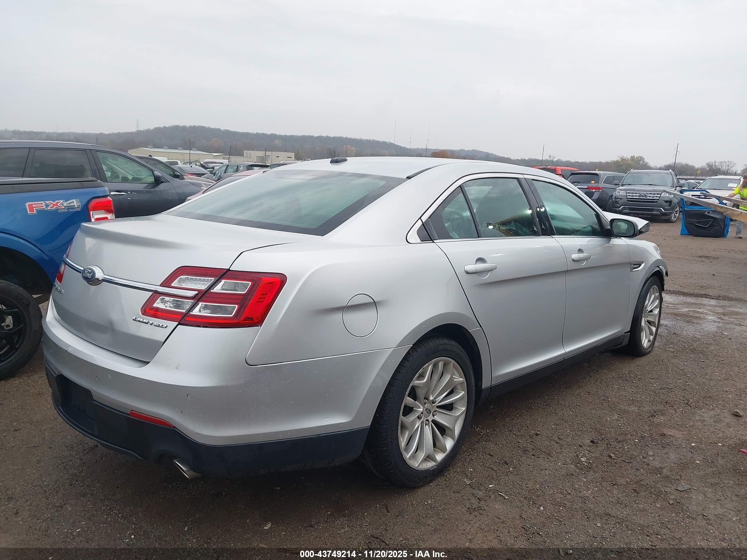 FORD TAURUS image 4