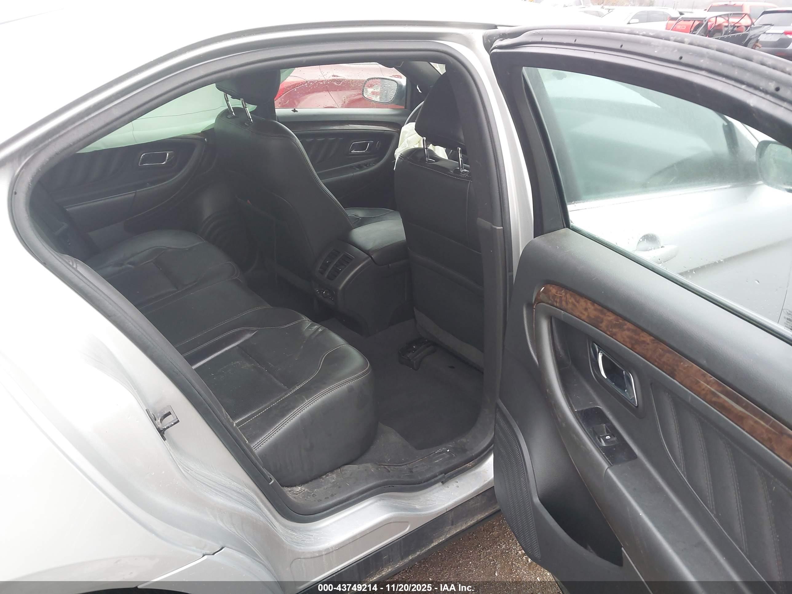 FORD TAURUS image 8