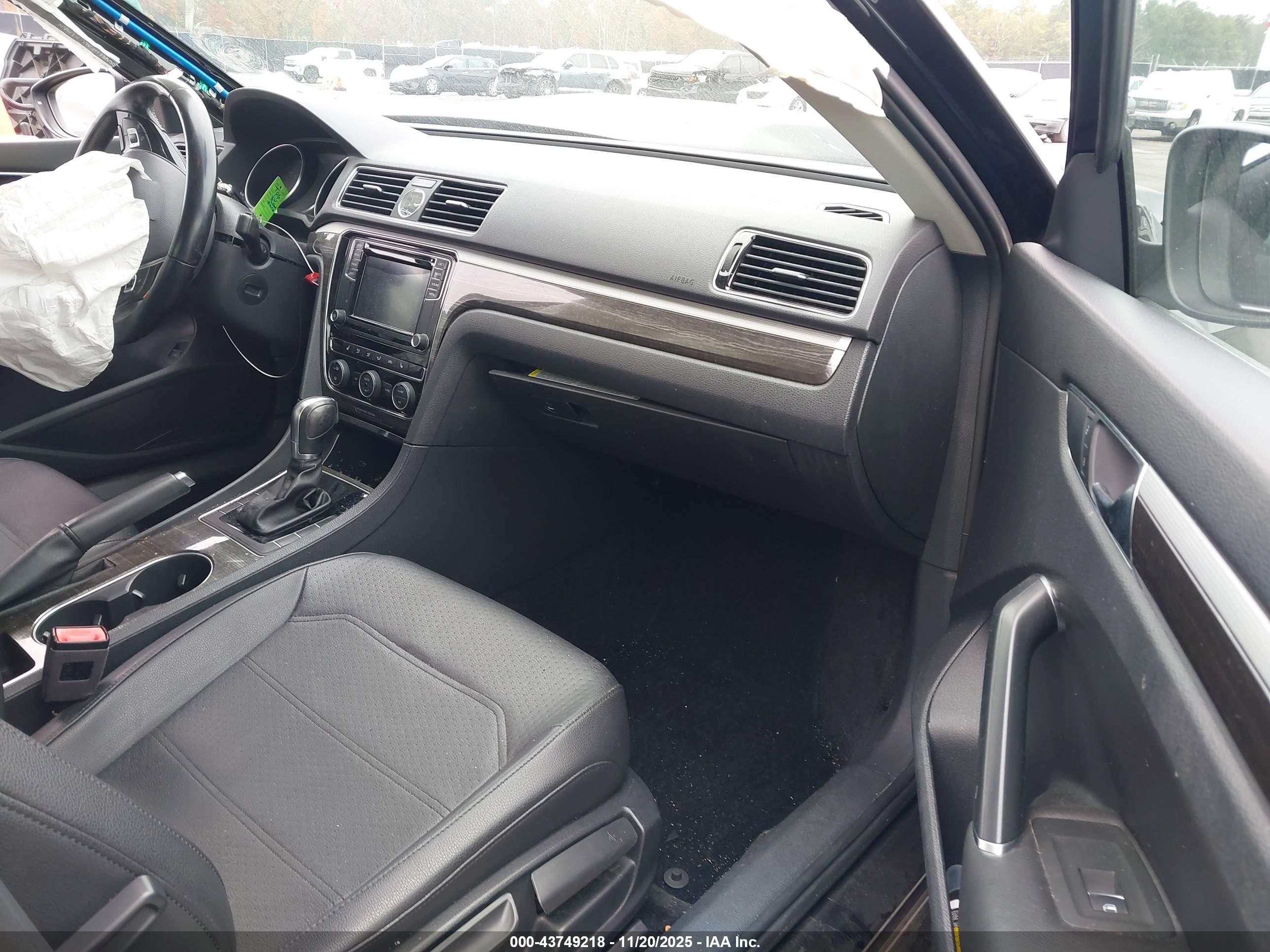VOLKSWAGEN PASSAT image 5