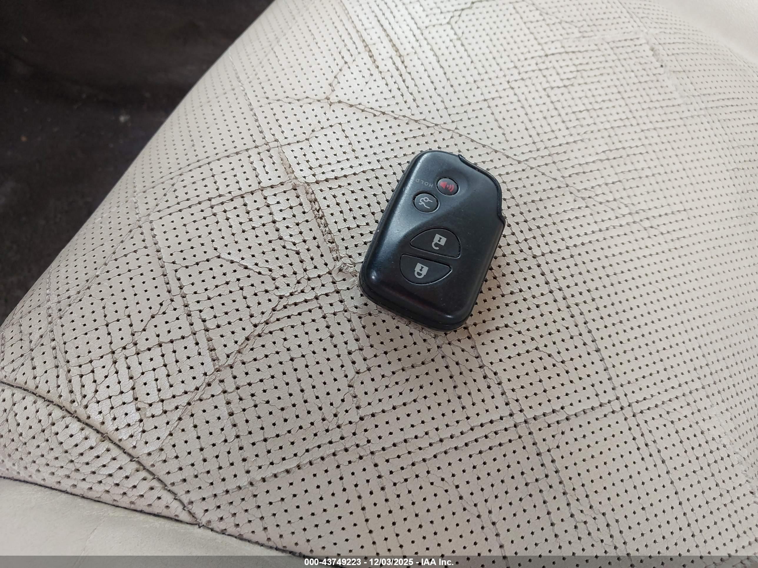 LEXUS IS image 11