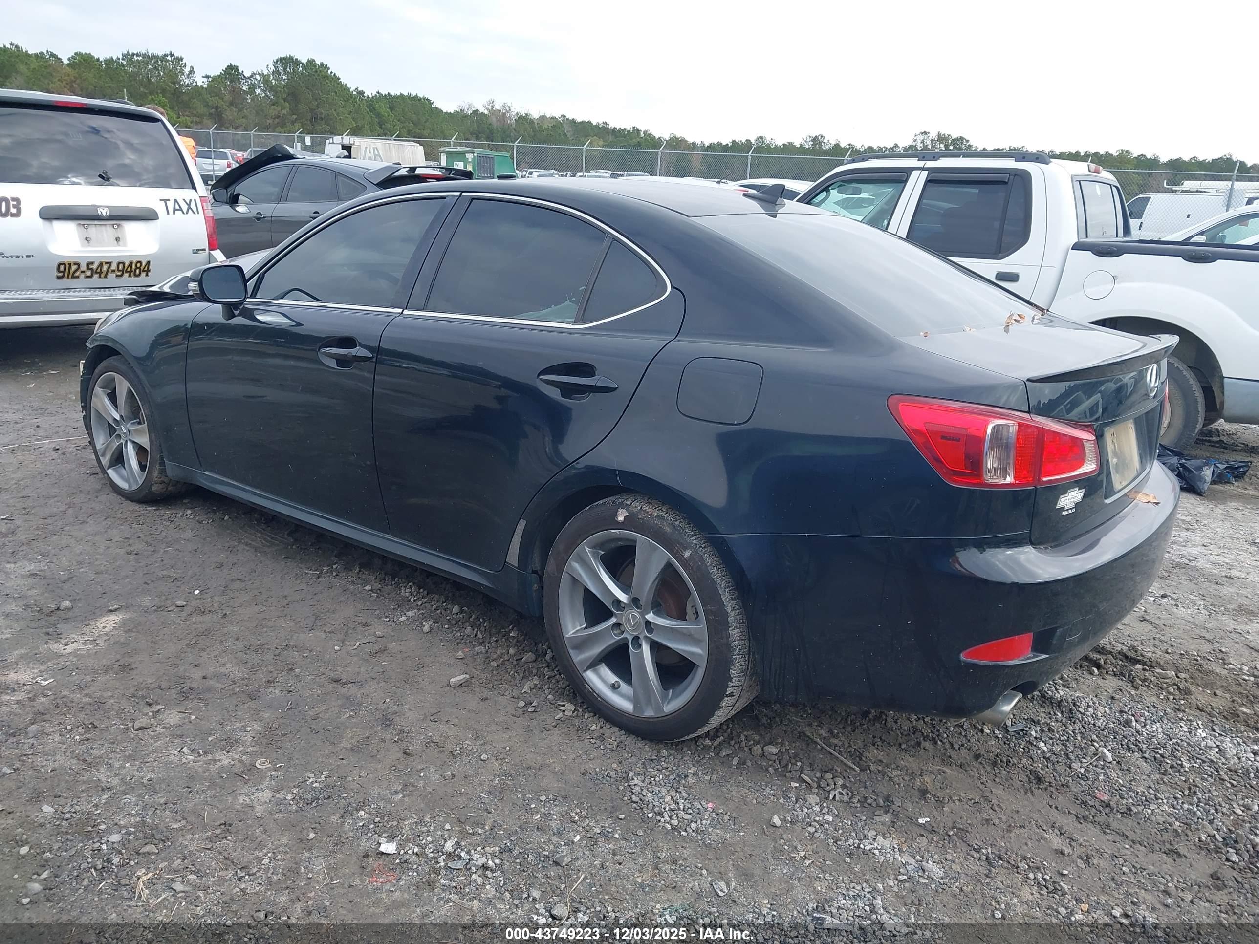 LEXUS IS image 3