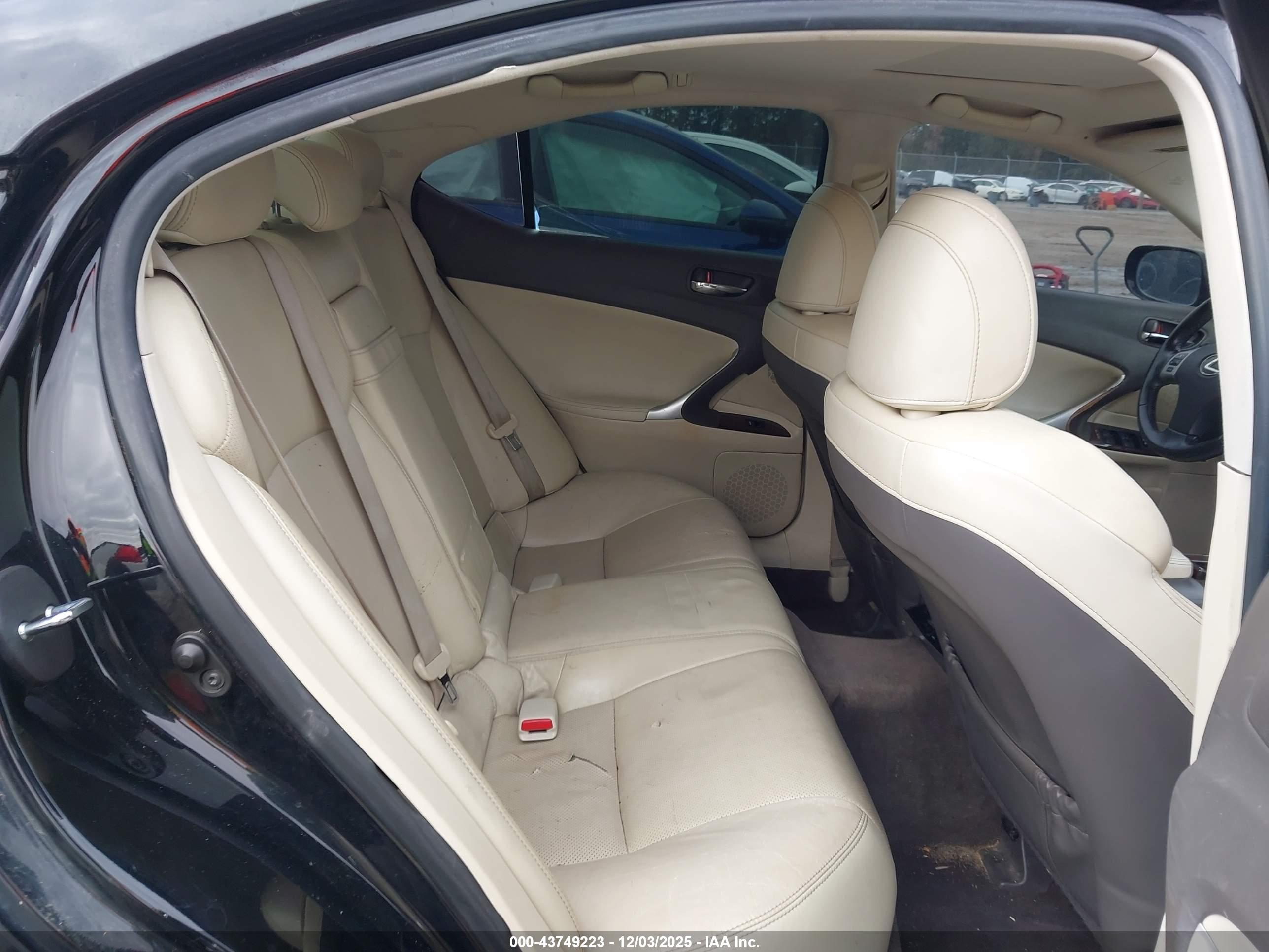 LEXUS IS image 8
