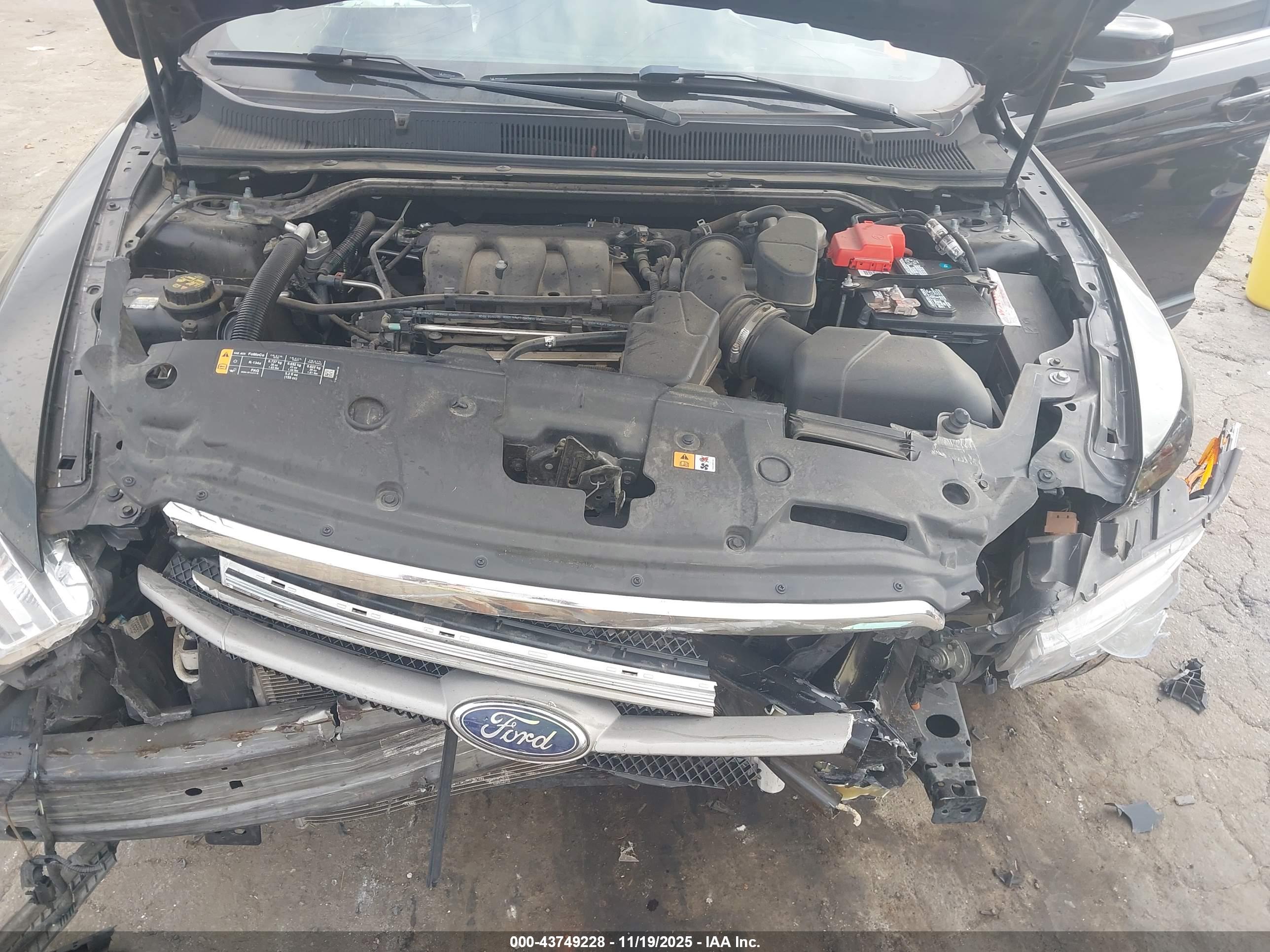 FORD TAURUS image 10