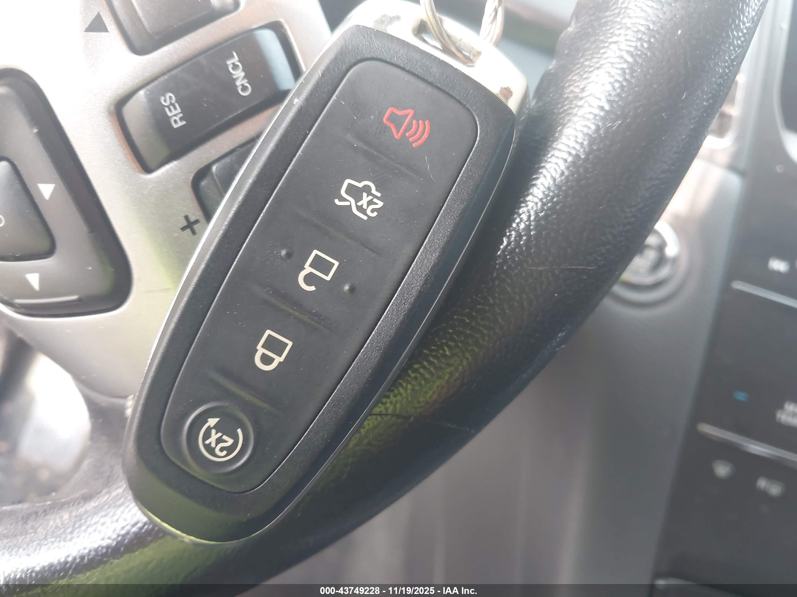 FORD TAURUS image 11