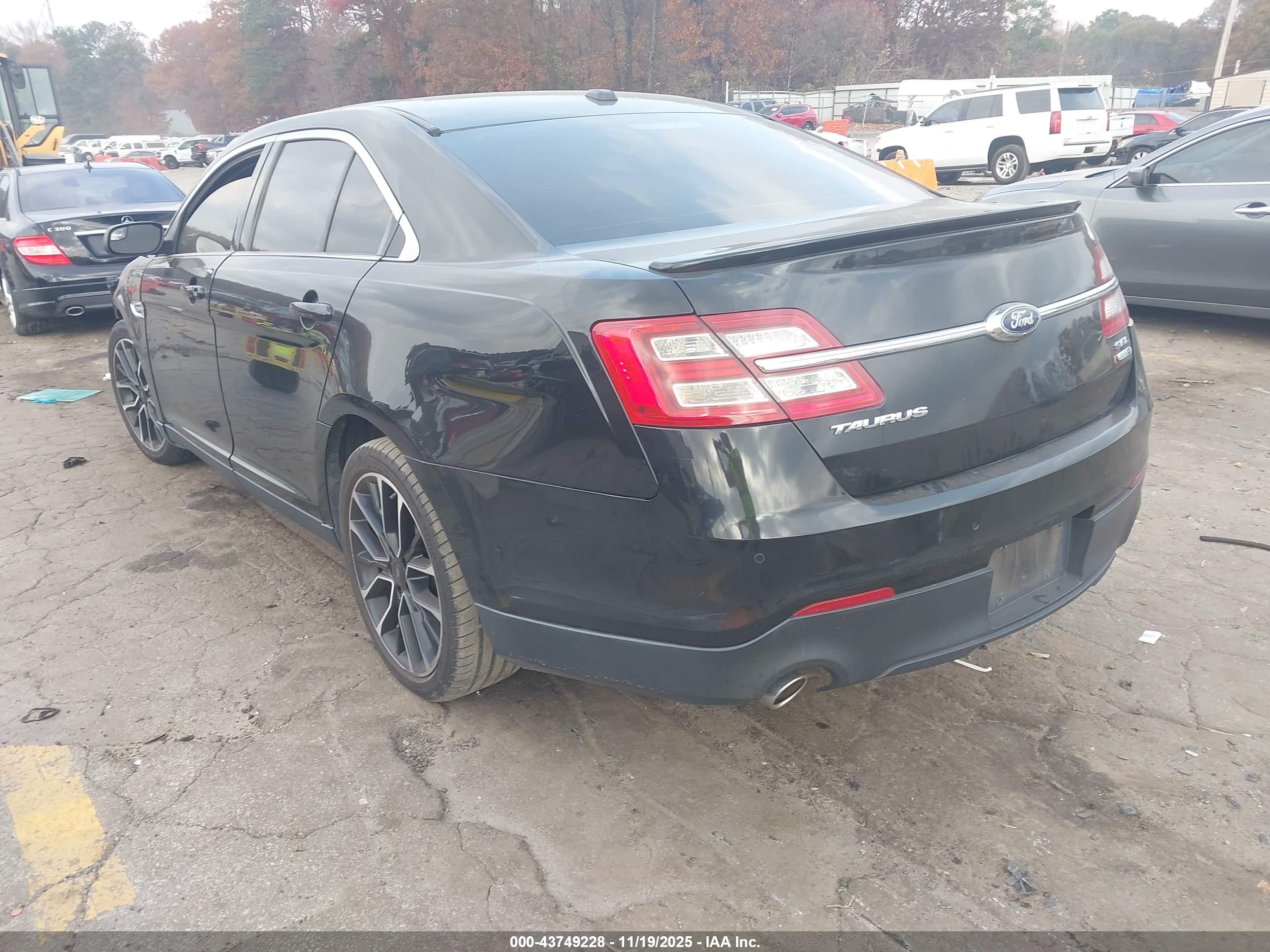 FORD TAURUS image 3