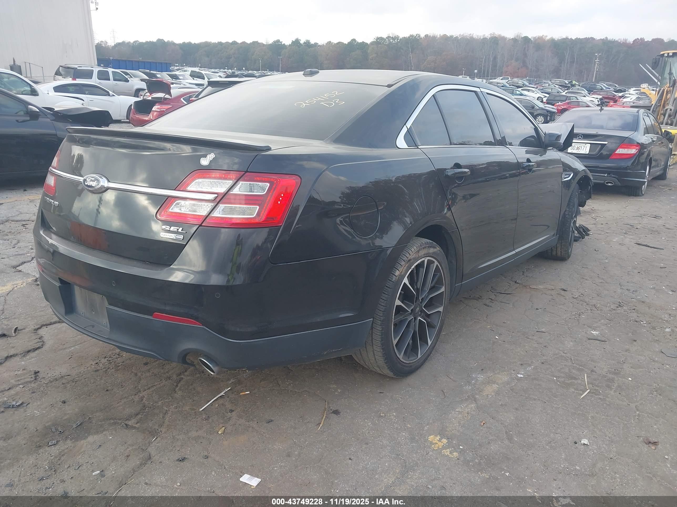 FORD TAURUS image 4