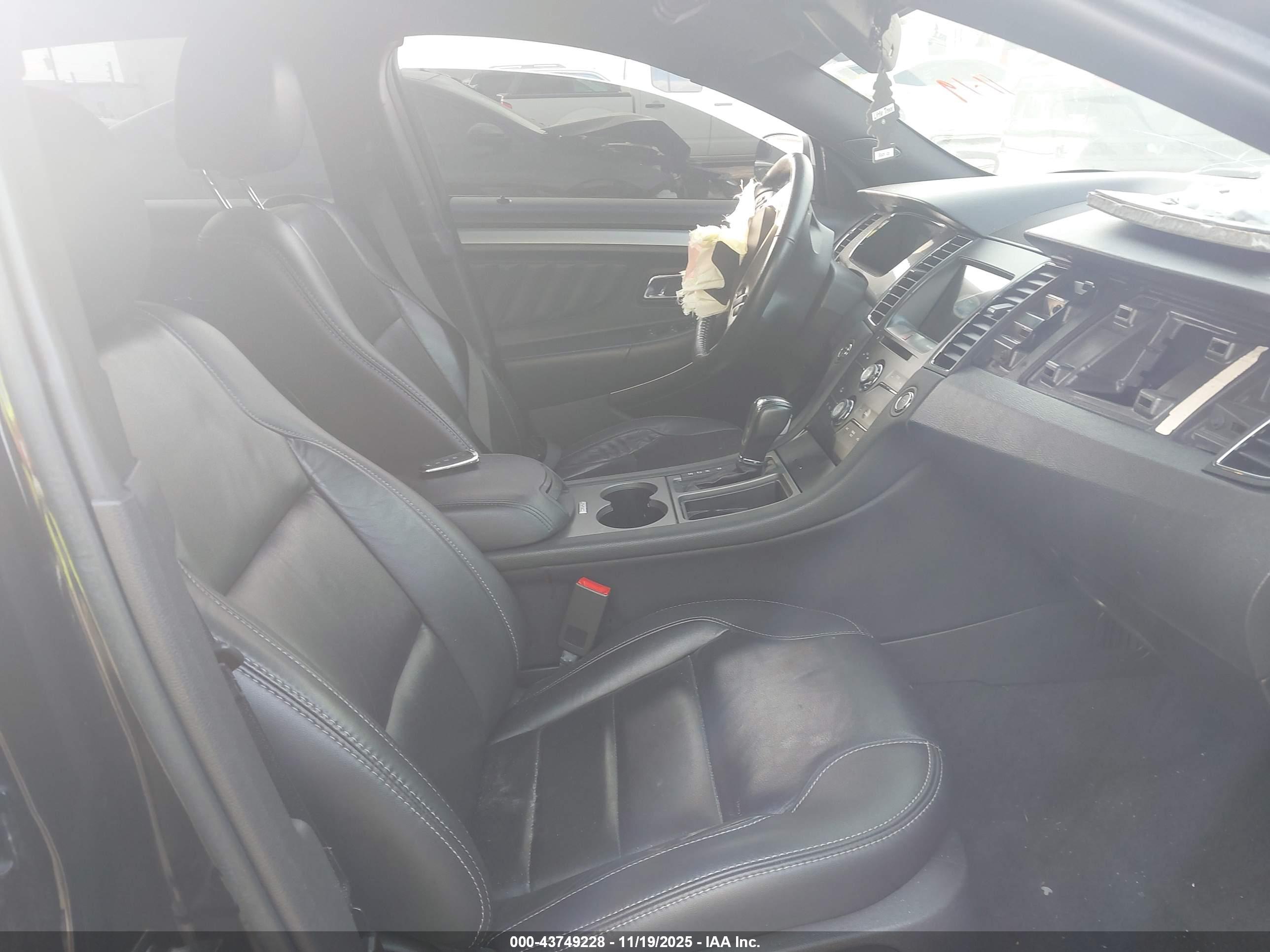 FORD TAURUS image 5