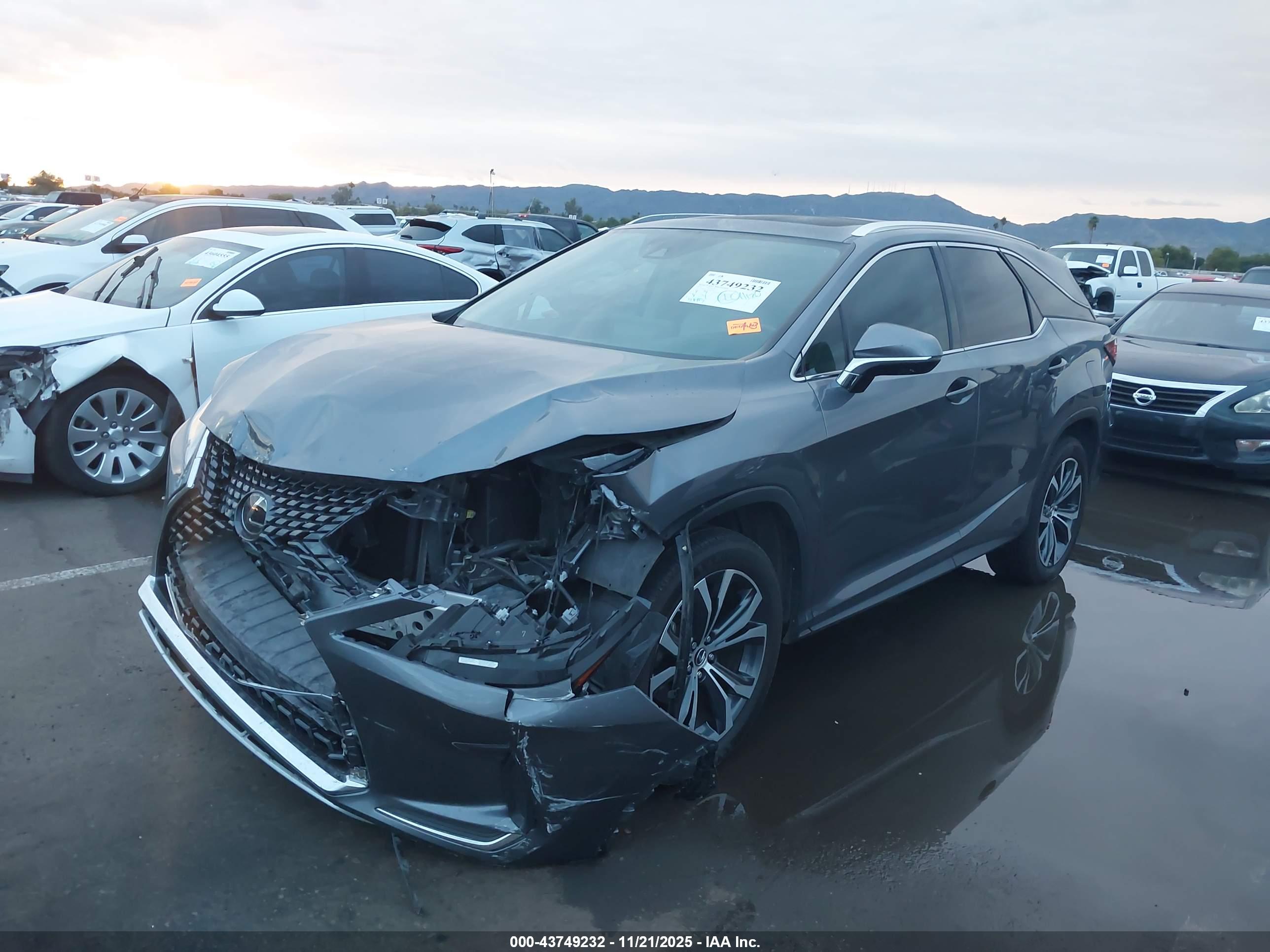 LEXUS RX image 2