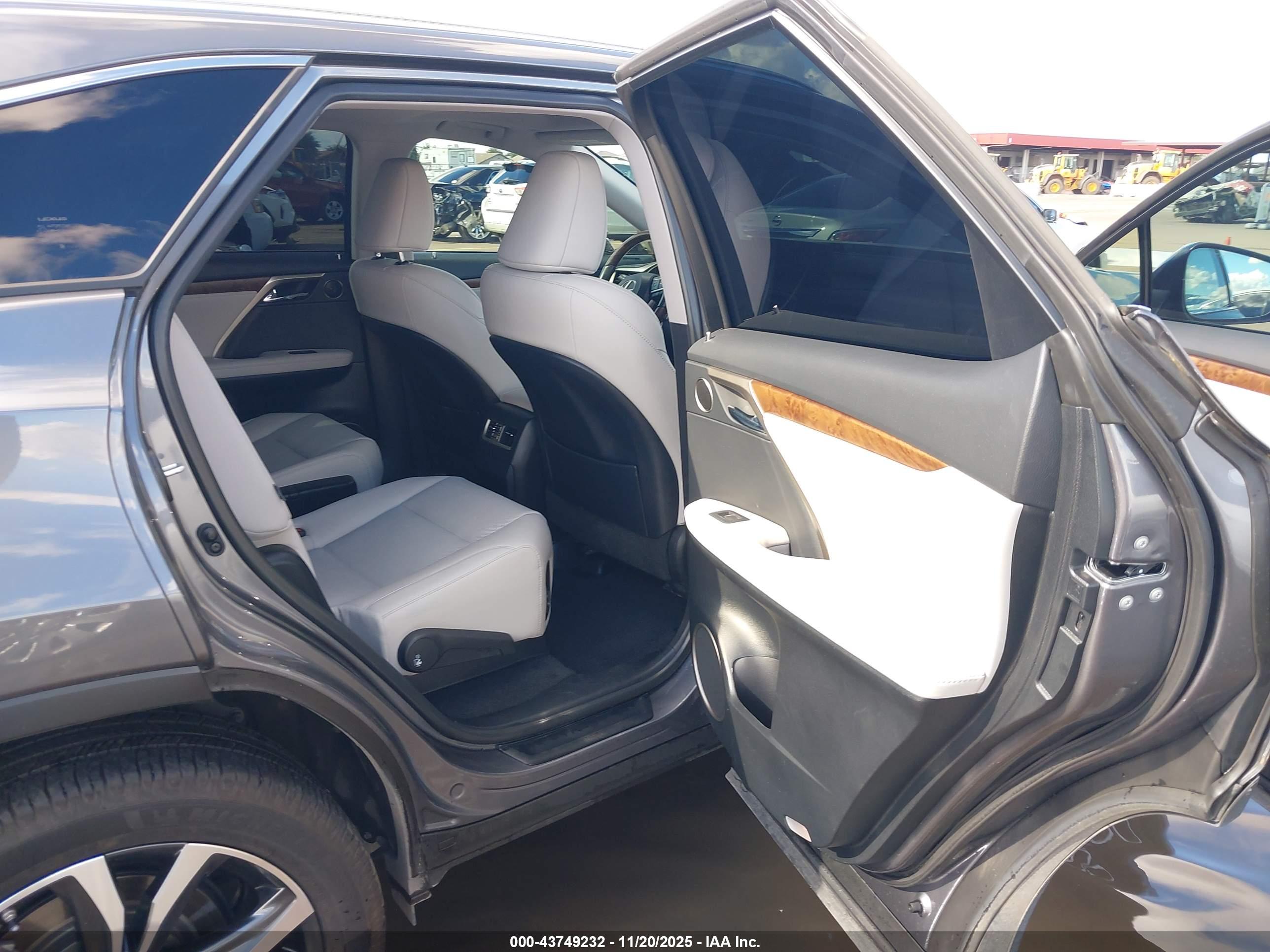 LEXUS RX image 8