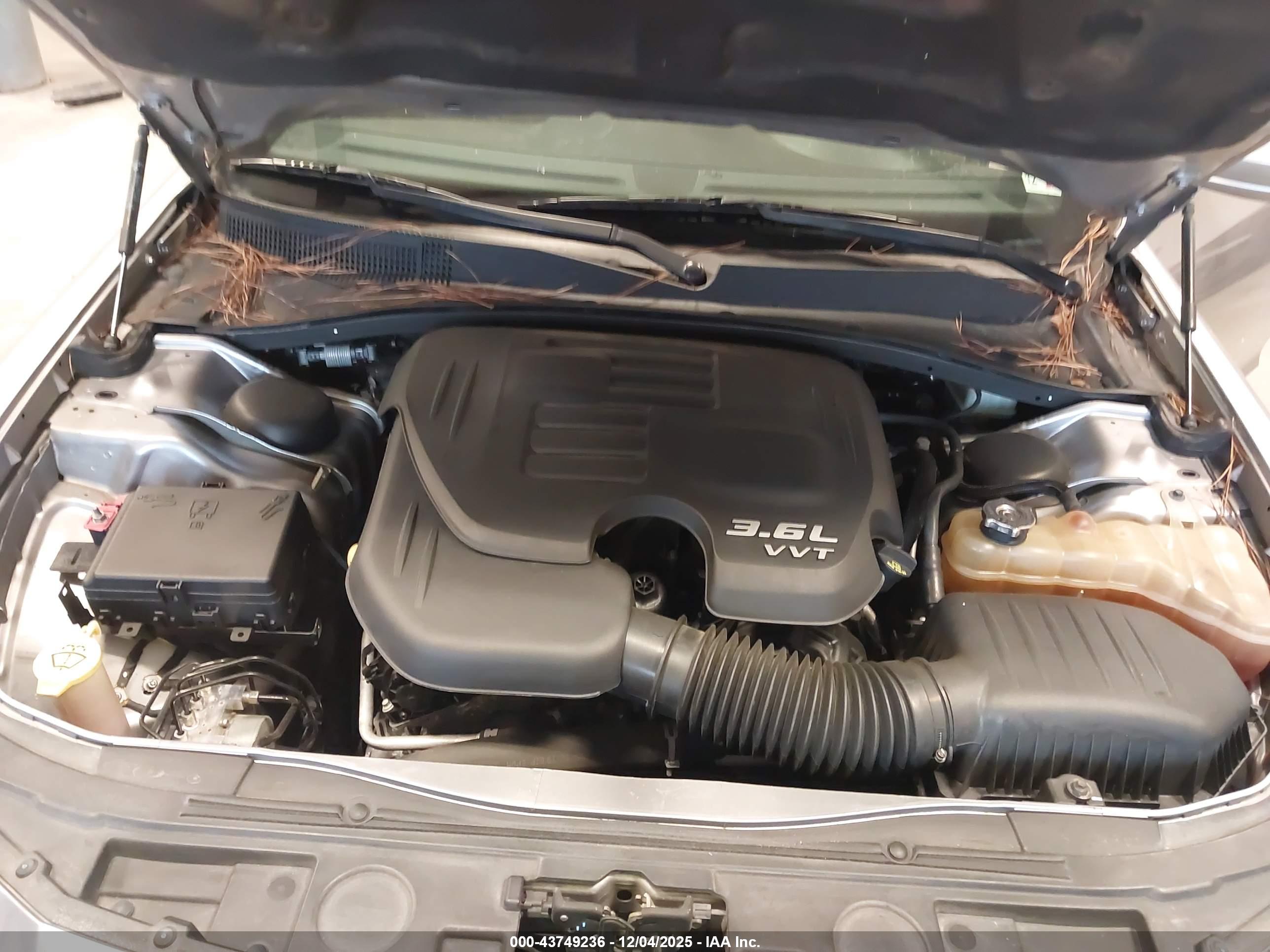 CHRYSLER 300 image 10