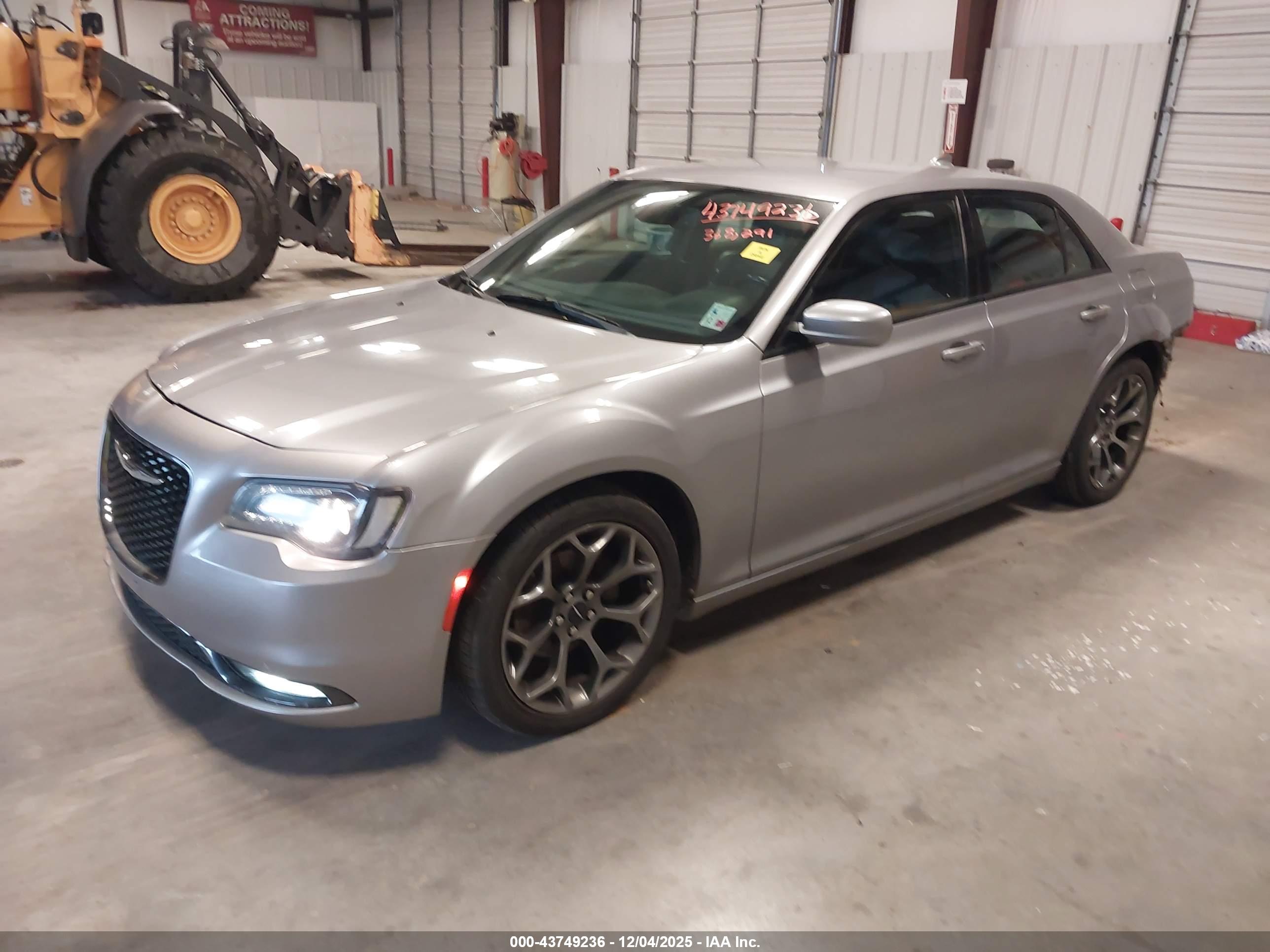 CHRYSLER 300 image 2