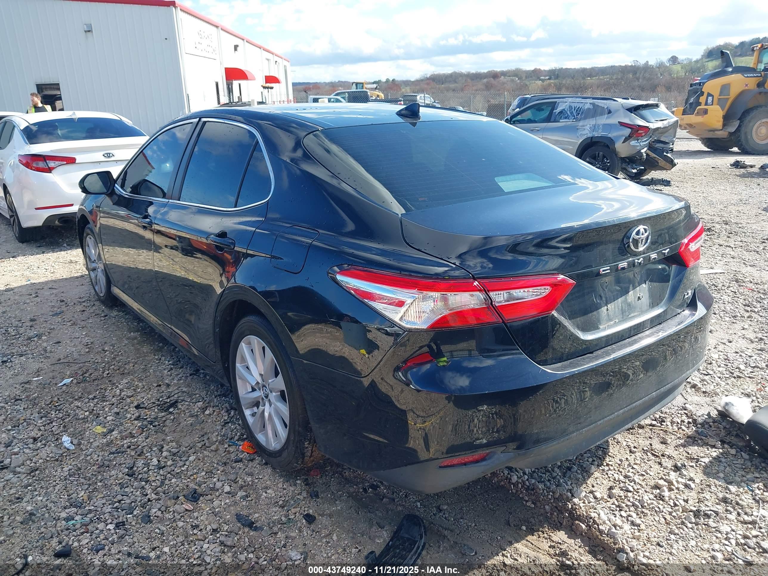 TOYOTA CAMRY image 3