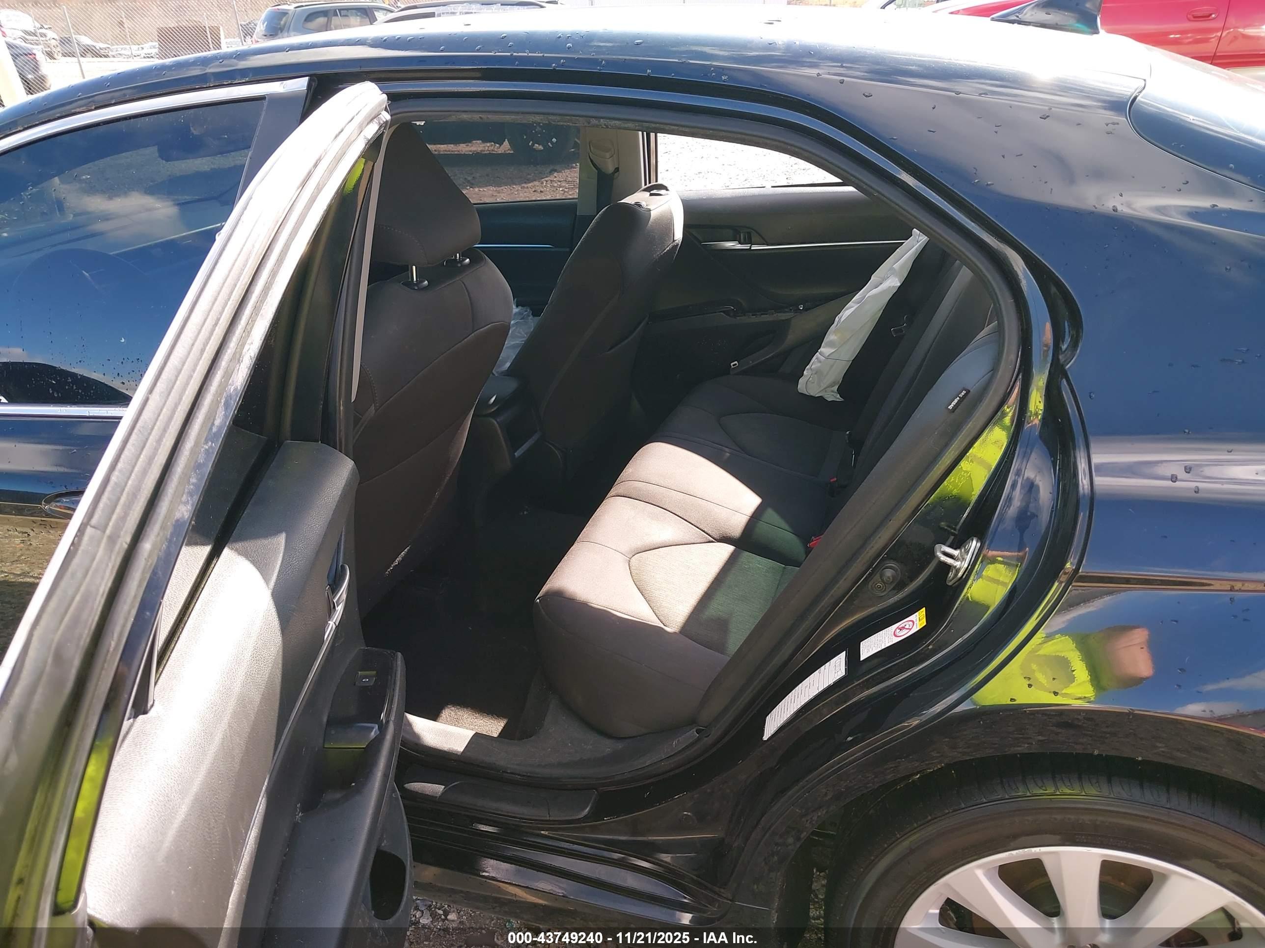 TOYOTA CAMRY image 8