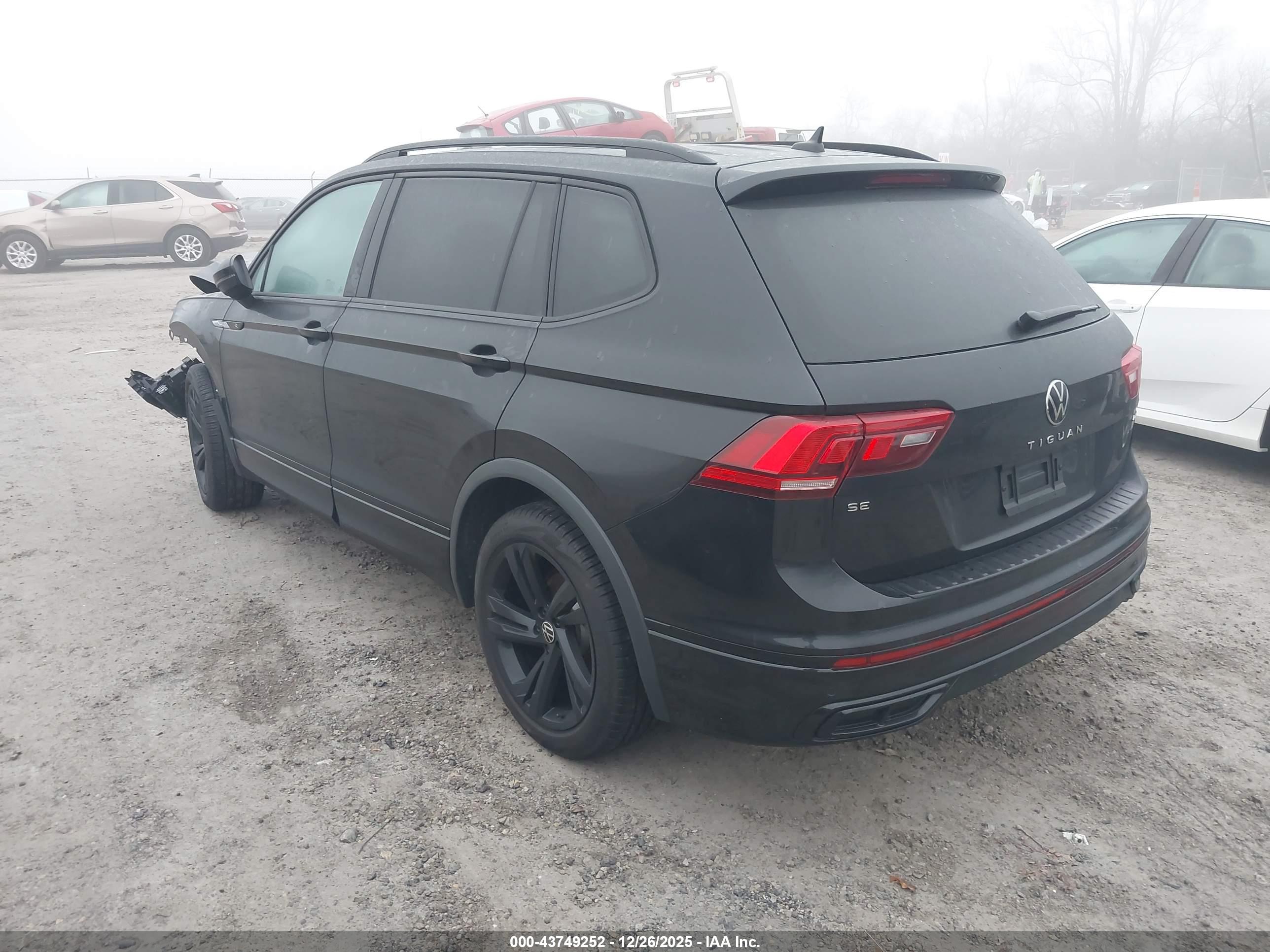 VOLKSWAGEN TIGUAN image 3