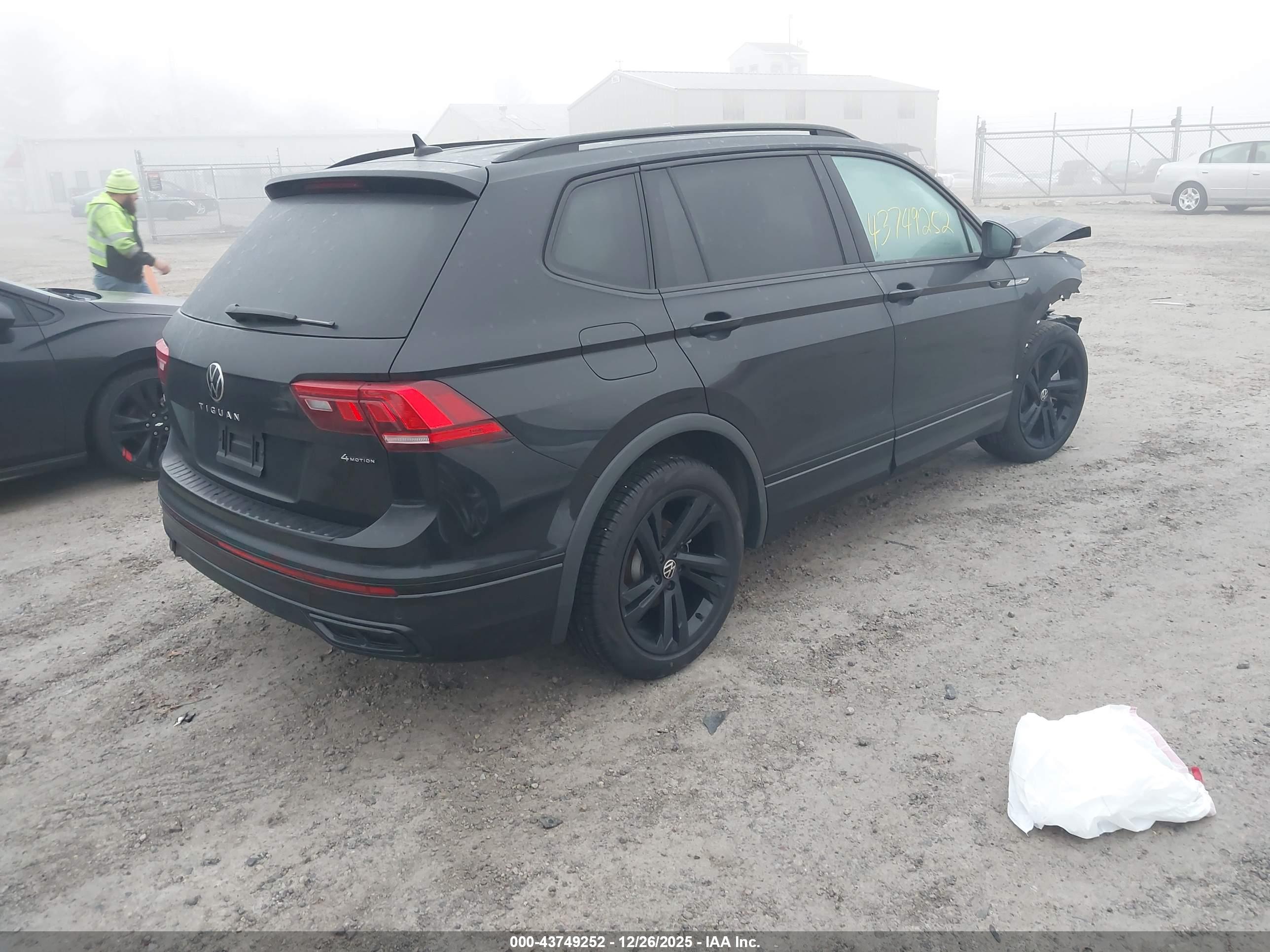 VOLKSWAGEN TIGUAN image 4