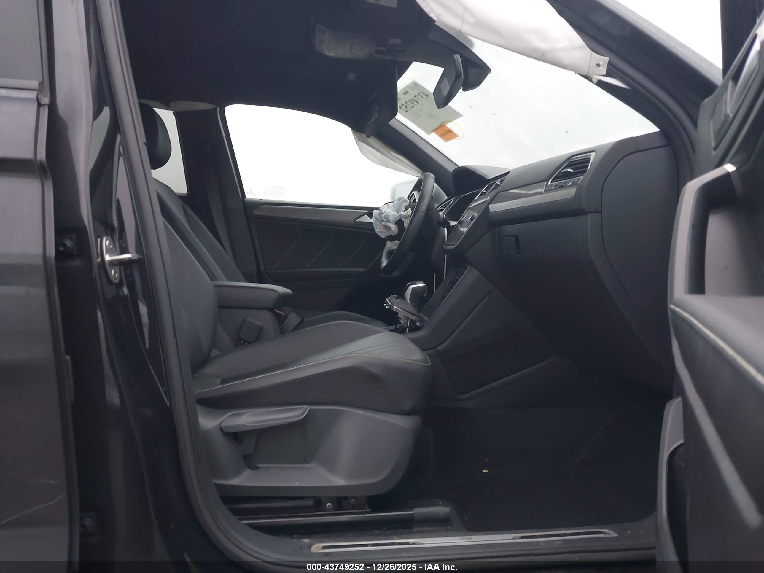 VOLKSWAGEN TIGUAN image 5