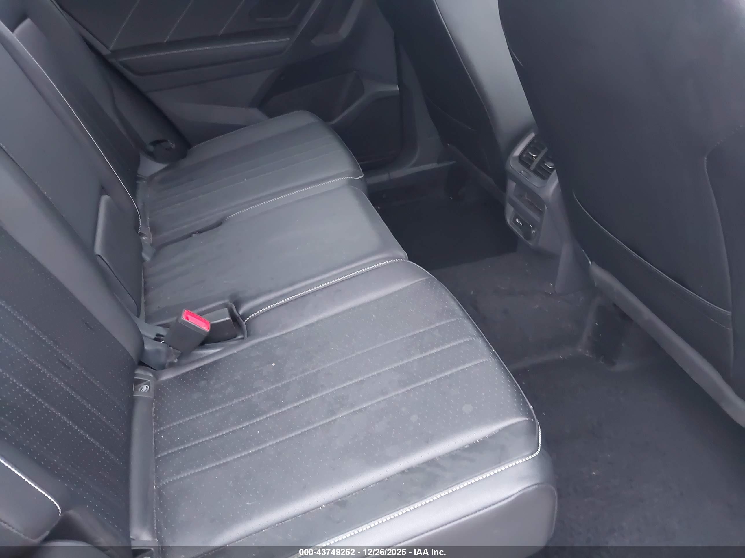 VOLKSWAGEN TIGUAN image 8