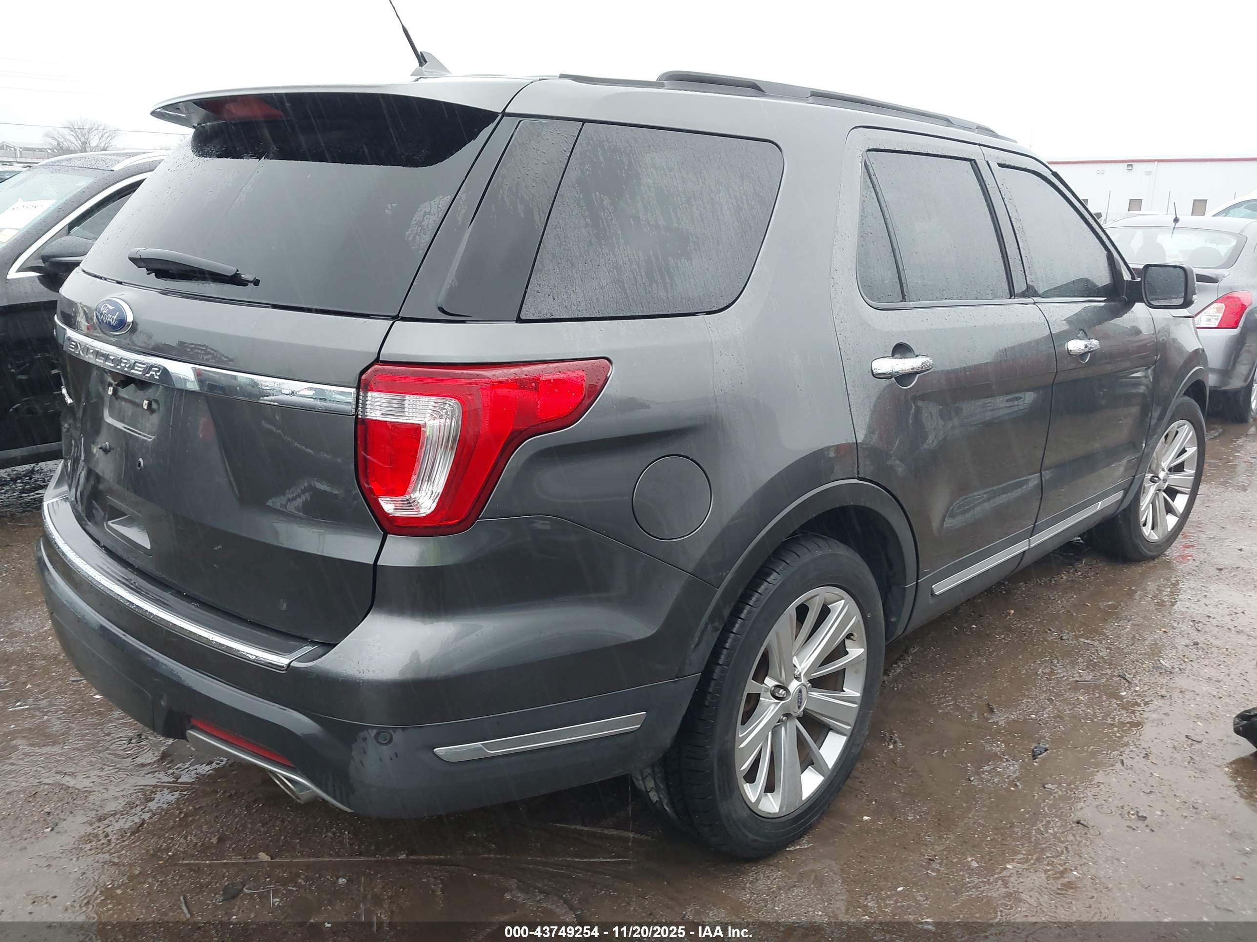 FORD EXPLORER image 4