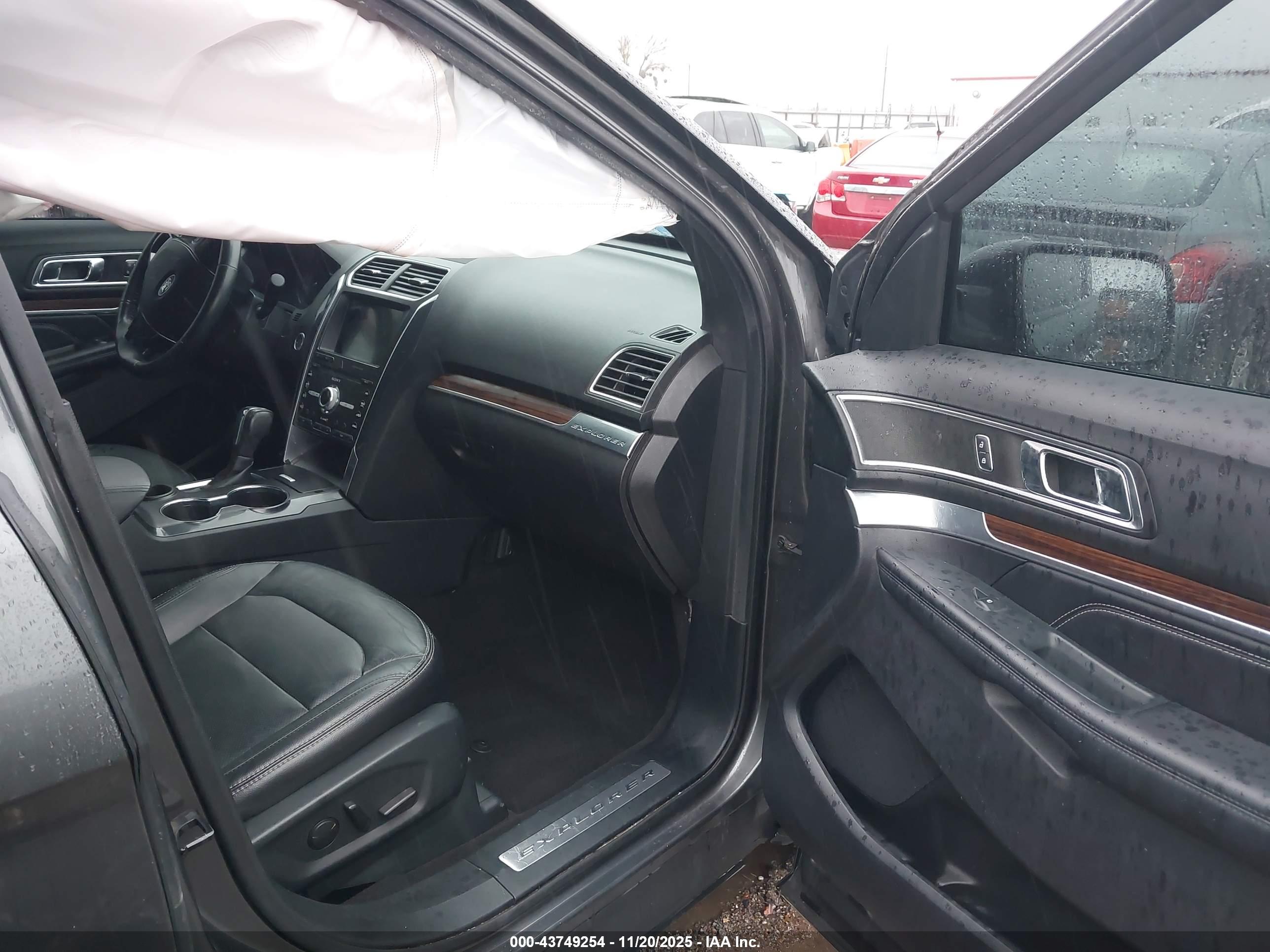 FORD EXPLORER image 5