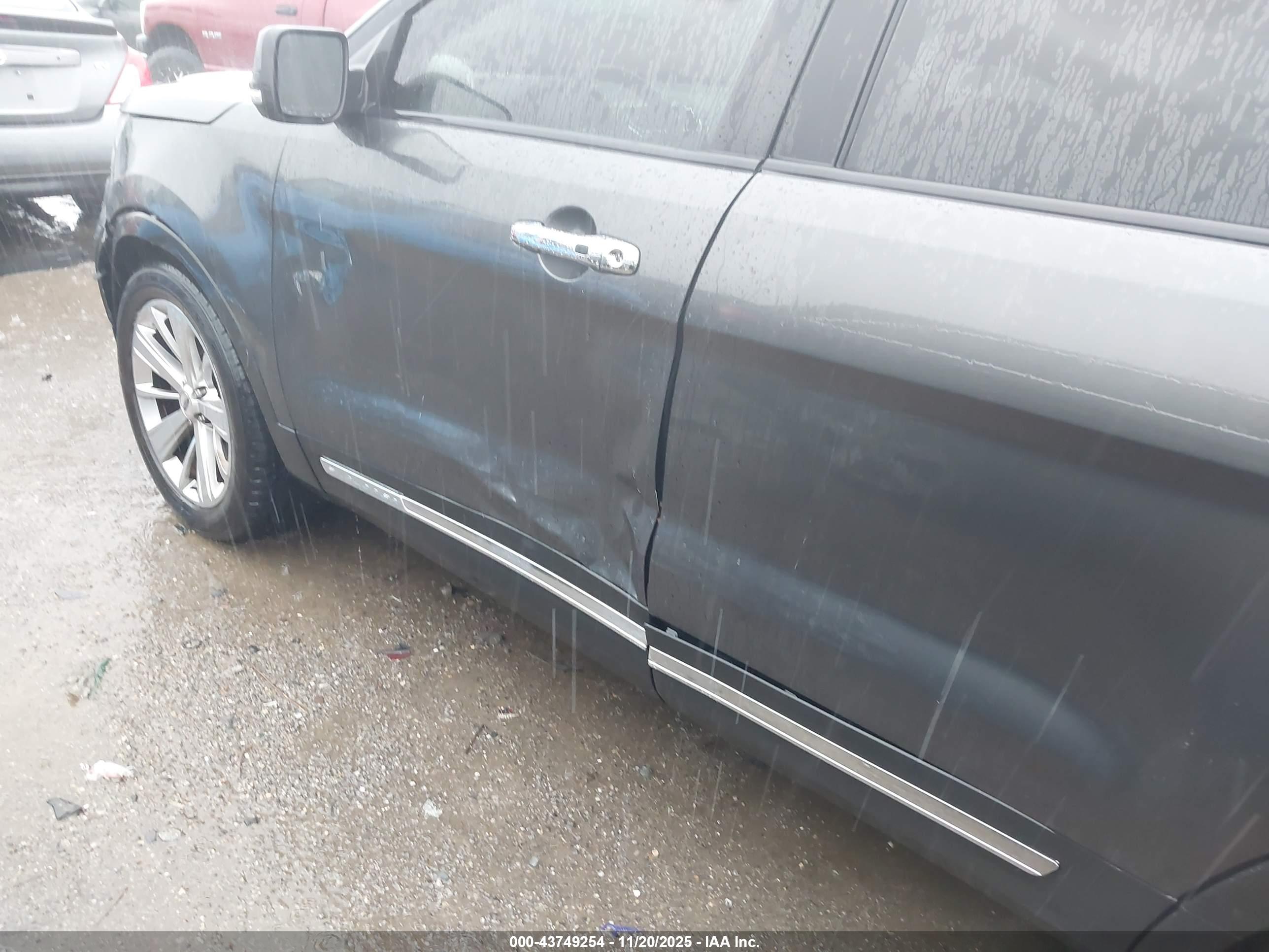 FORD EXPLORER image 6
