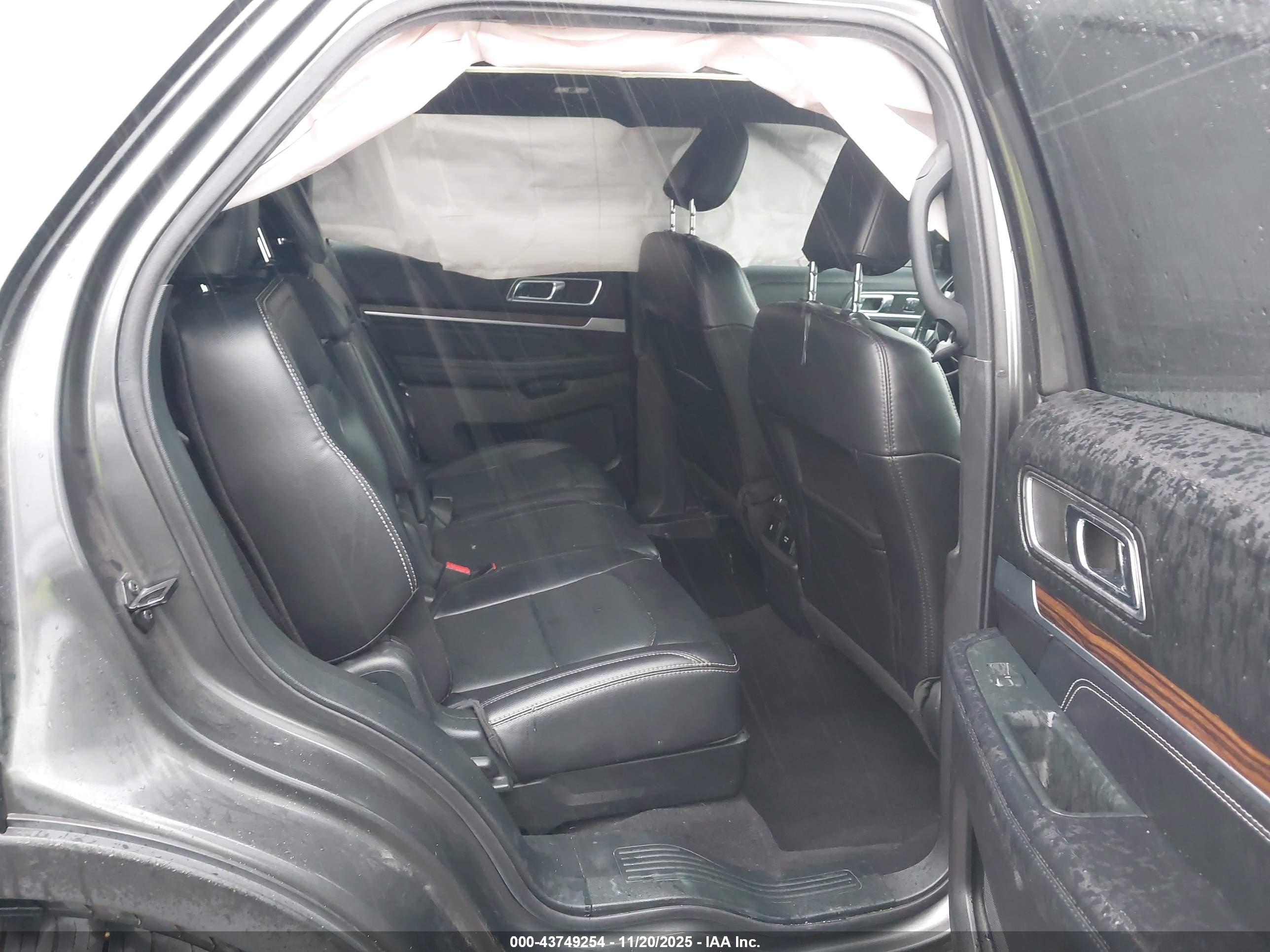 FORD EXPLORER image 8
