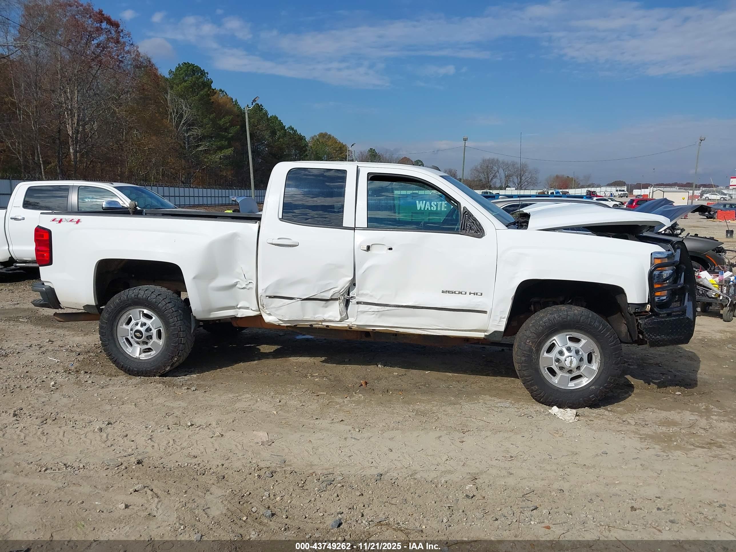 CHEVROLET SILVERADO image 6
