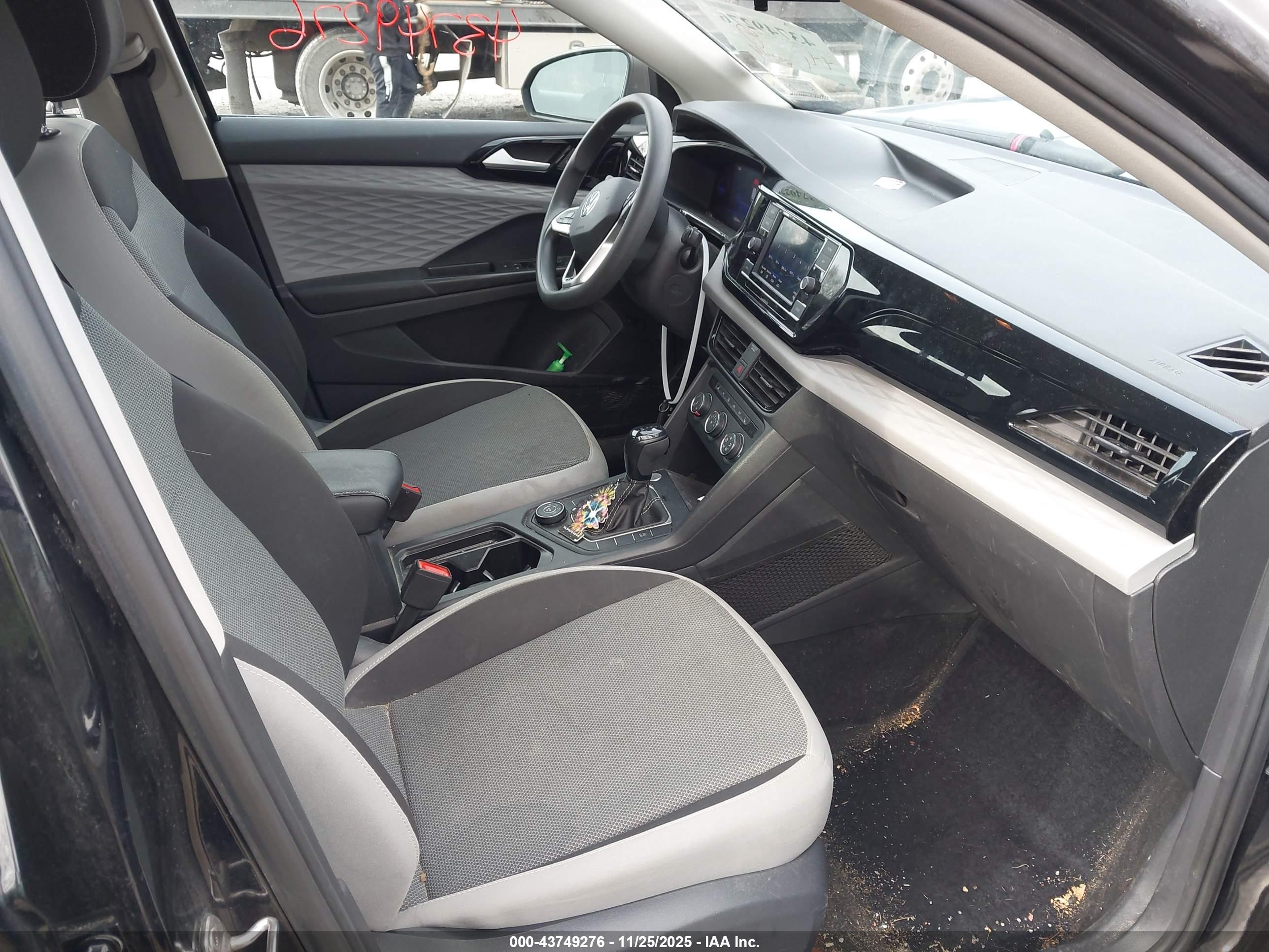 VOLKSWAGEN TAOS image 5