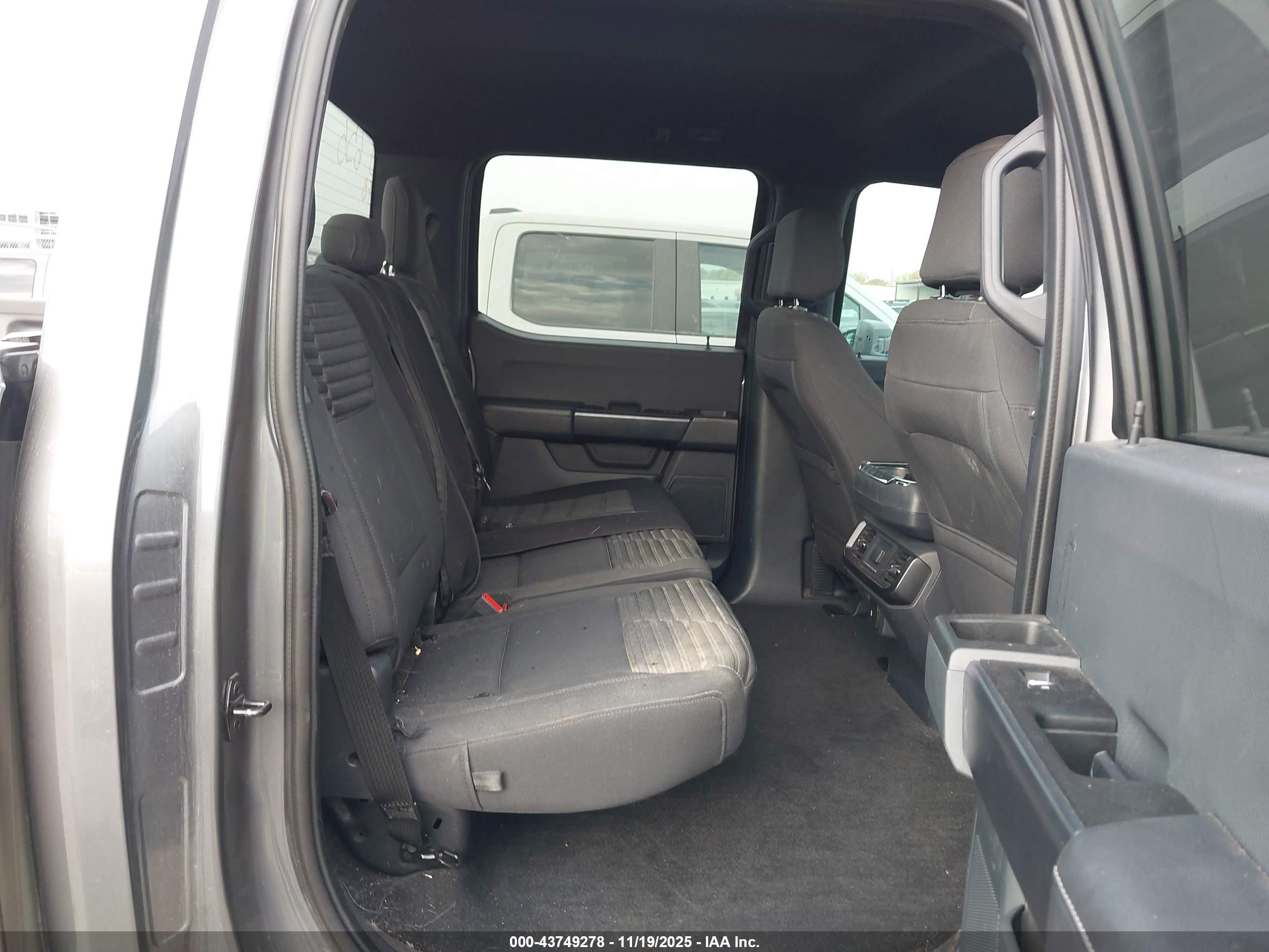 FORD F-150 image 8