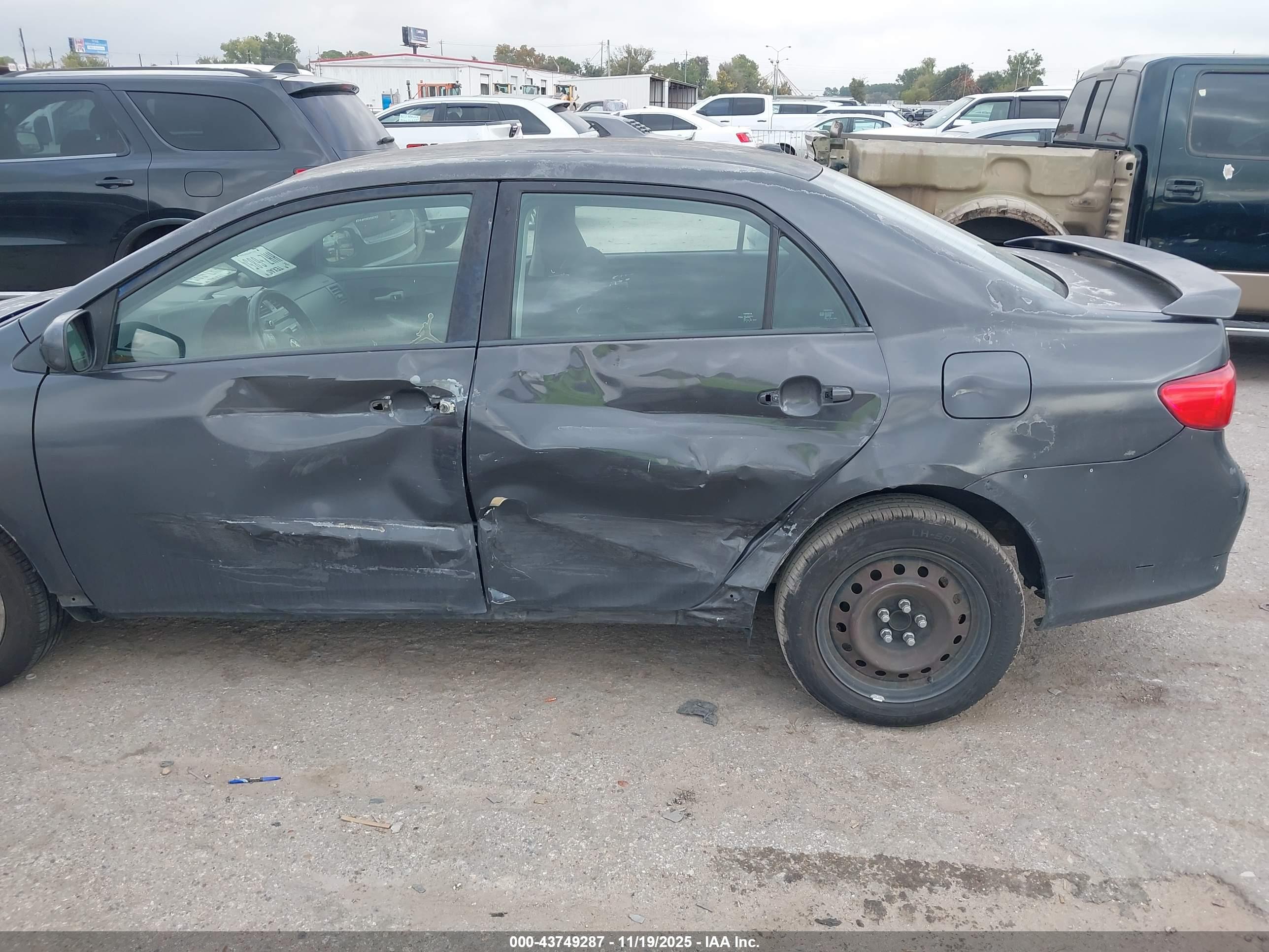 TOYOTA COROLLA image 6