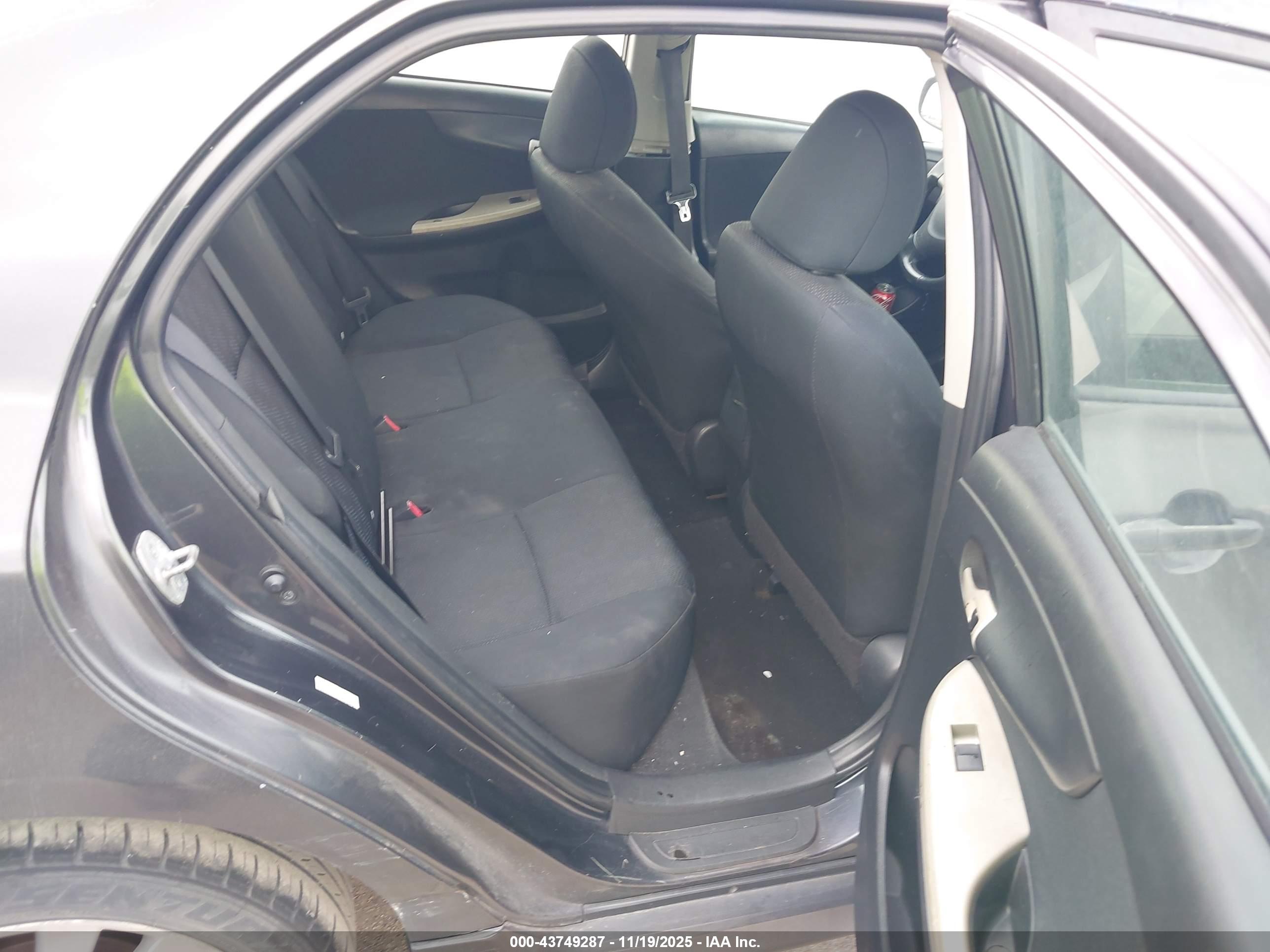 TOYOTA COROLLA image 8