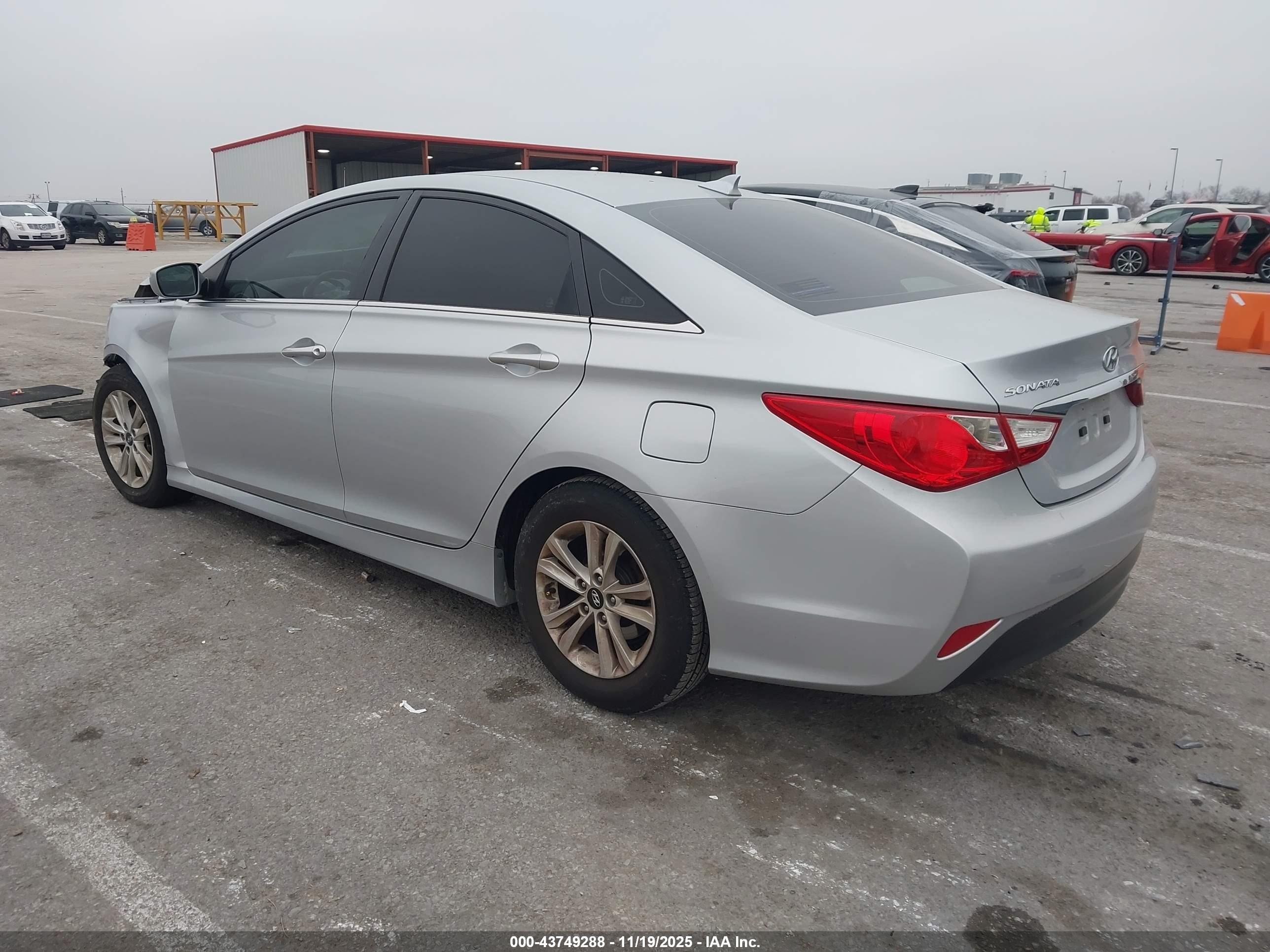 HYUNDAI SONATA image 3